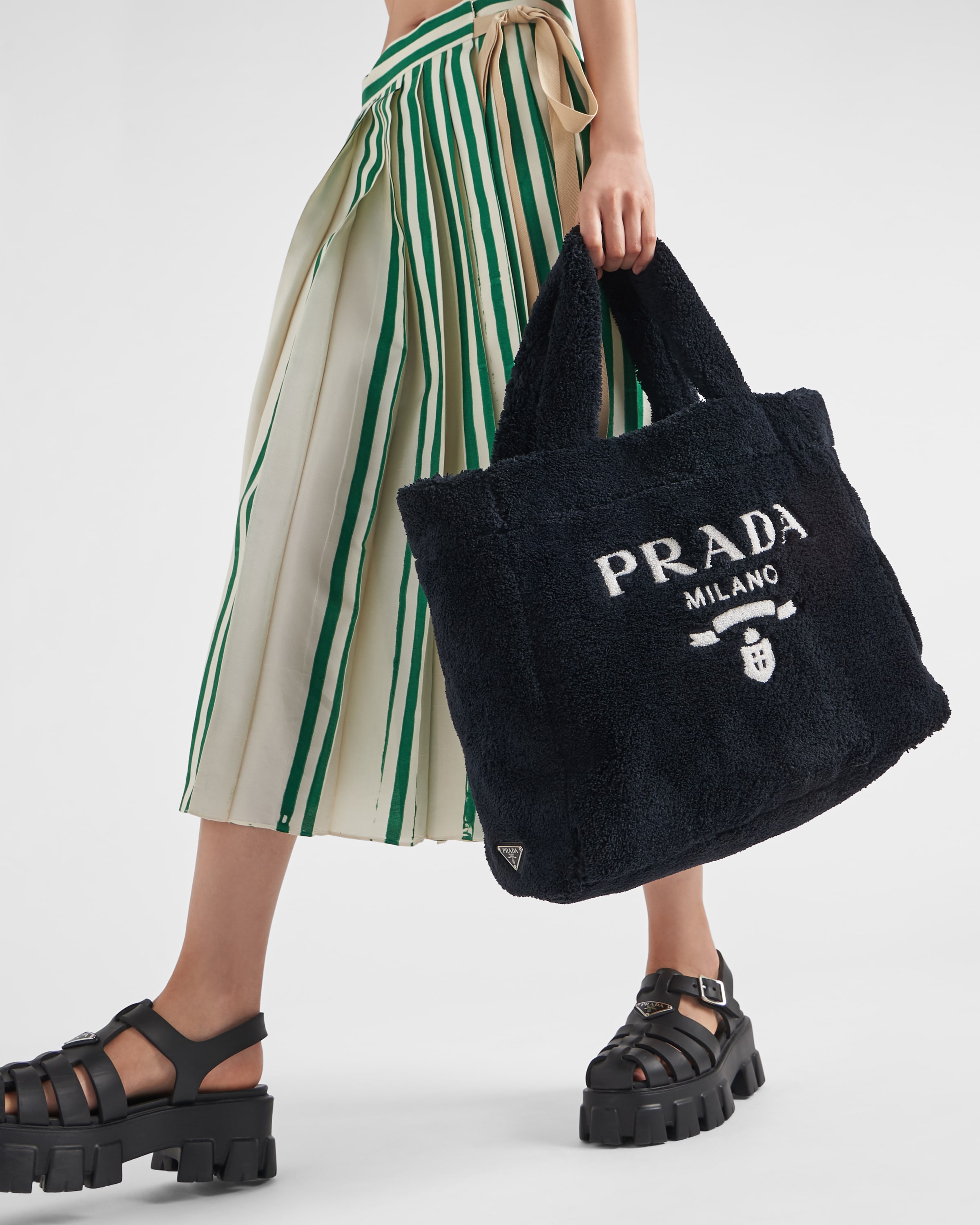 Prada حقيبة تسوق من قماش تيري 7