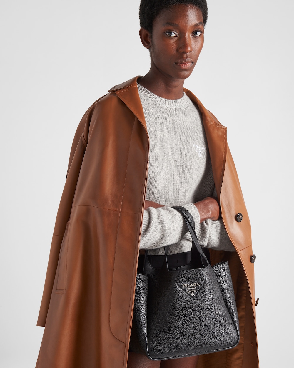 ブラック ミディアム レザートート | Prada