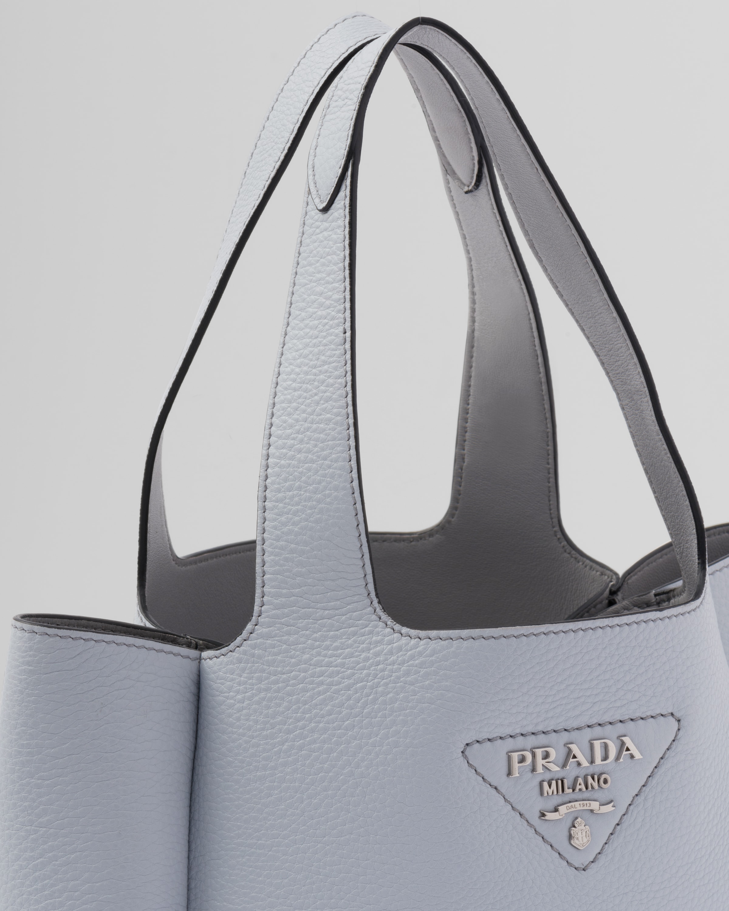 コーンフラワーブルー ミディアム レザートート | Prada