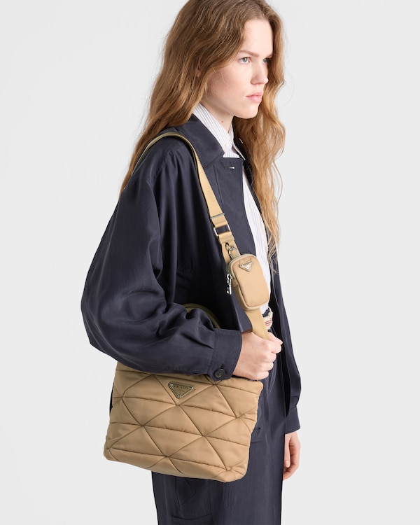 スモール パデッド Re-Nylon トートバッグ - キャメルブラウン スモール パデッド Re-Nylon トートバッグ - キャメルブラウン