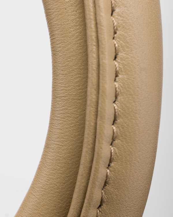 スモール パデッド Re-Nylon トートバッグ - キャメルブラウン スモール パデッド Re-Nylon トートバッグ - キャメルブラウン