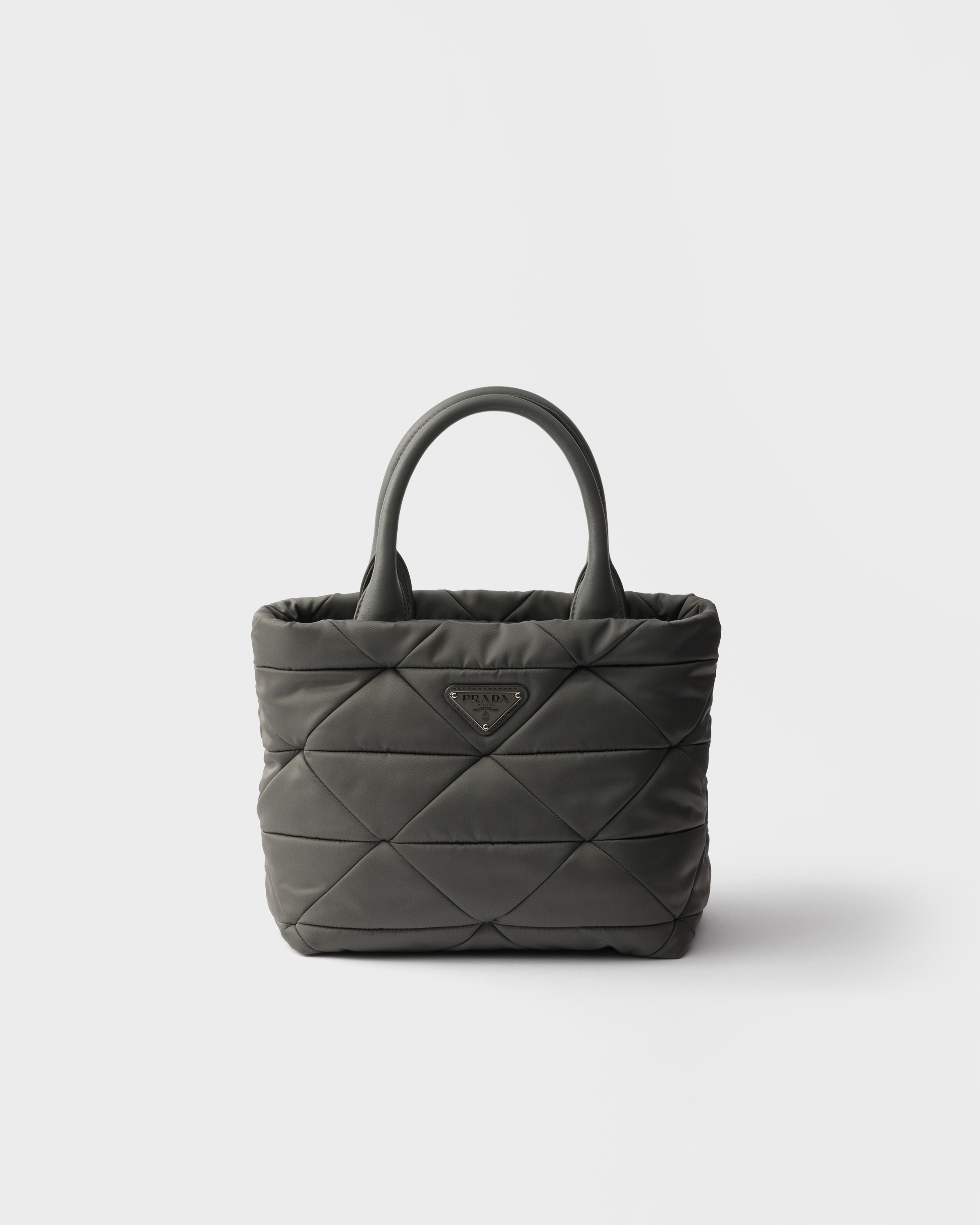 マーキュリーグレー スモール パデッド Re-nylon トートバッグ | PRADA