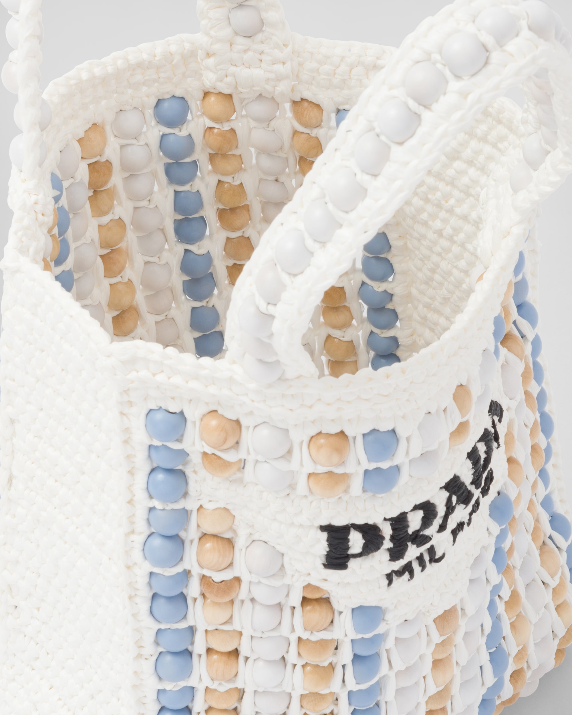 Bên trong túi không có lớp lót