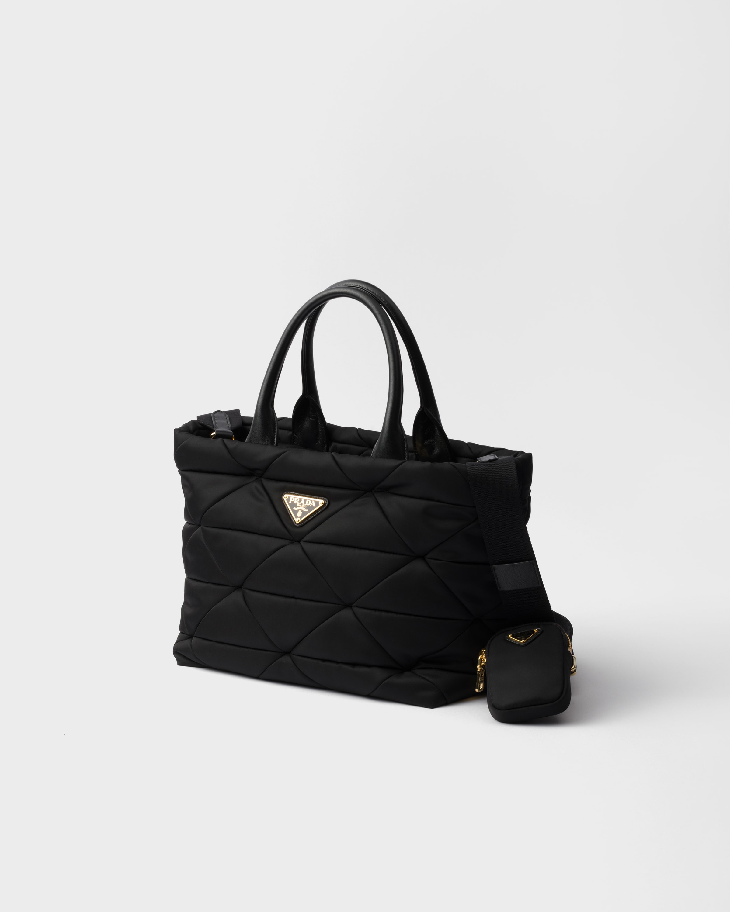 【PRADA】ジップアップ ミディアム トートバッグ☆SALE中 ブラック ミディアム パデッド Re-Nylon xレザー トートバッグ