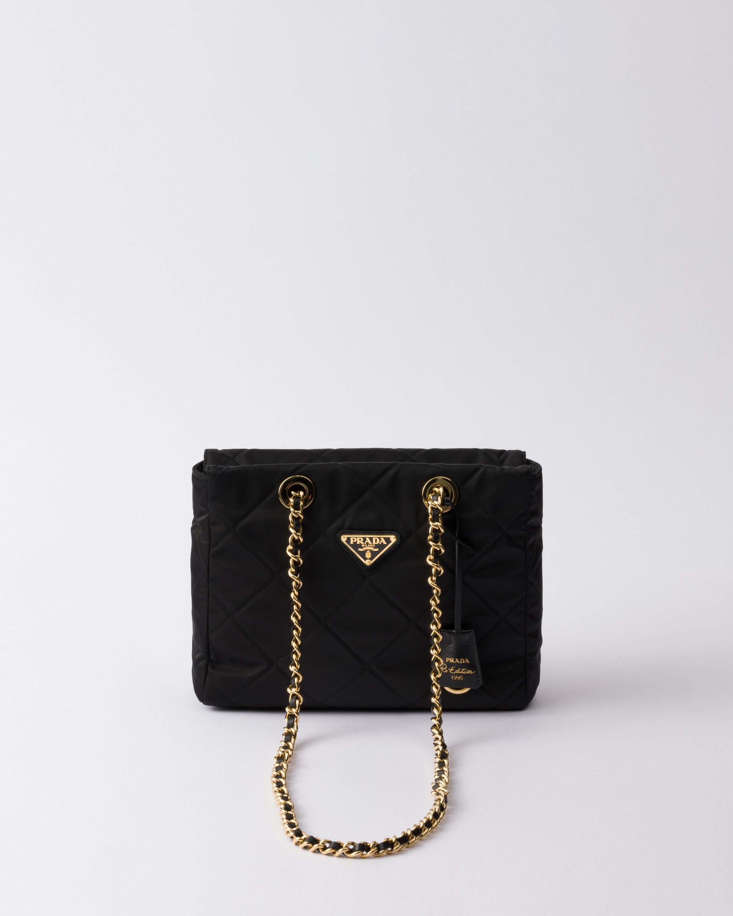 おしゃれなナイロンバッグブランドおすすめ|PRADA(プラダ)