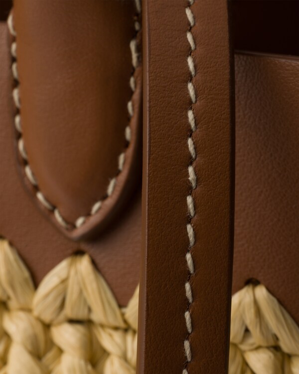 حقيبة تسوّق صغيرة من الجلد والكروشيه - طبيعي/كونياك حقيبة تسوّق صغيرة من الجلد والكروشيه - طبيعي/كونياك