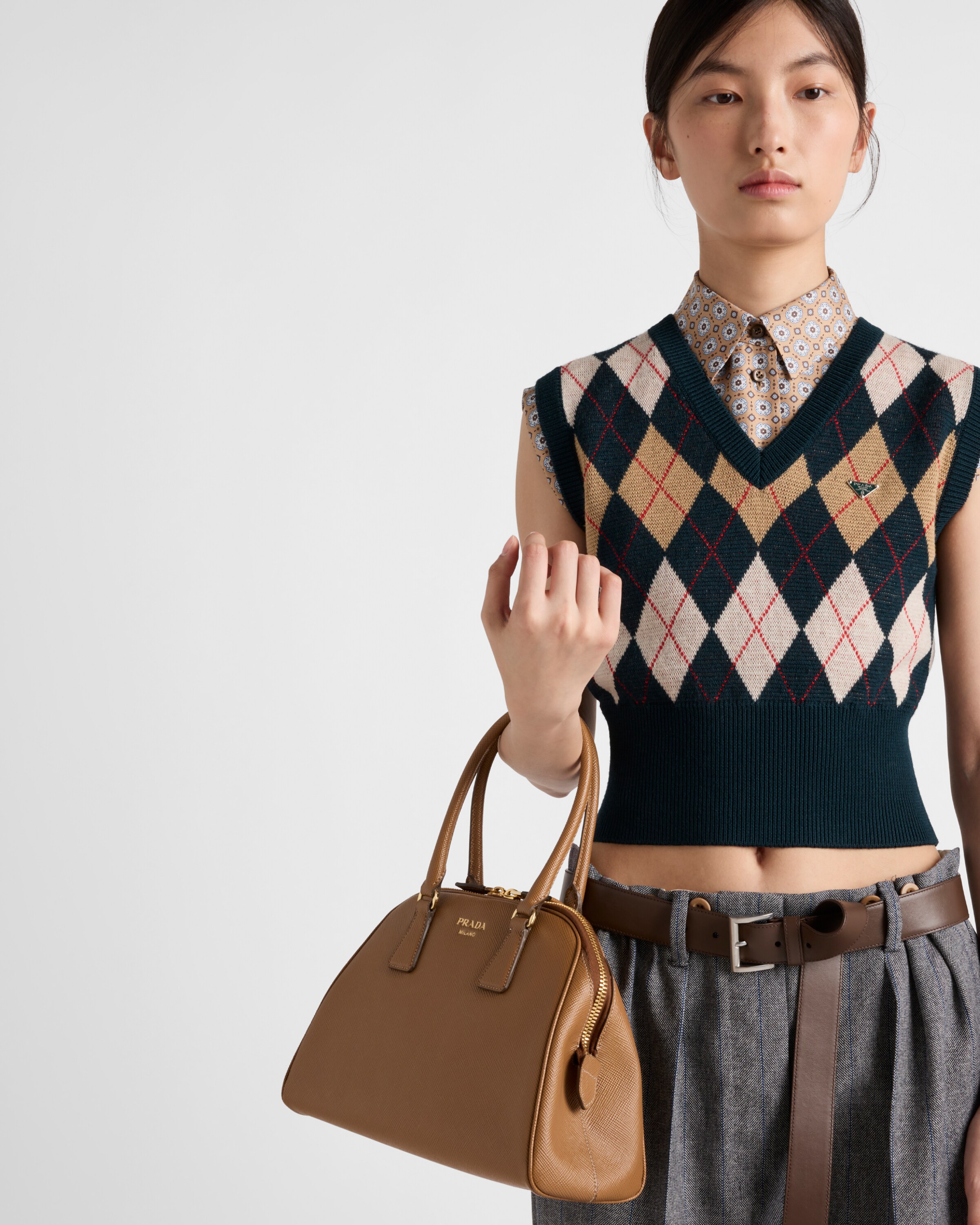 美品✨ プラダ VELA メッセンジャーバッグ 三角ロゴ Gカード付 ブラウン 楽天市場】美品 PRADA プラダ ロゴジャガード ベージュ ブラウン