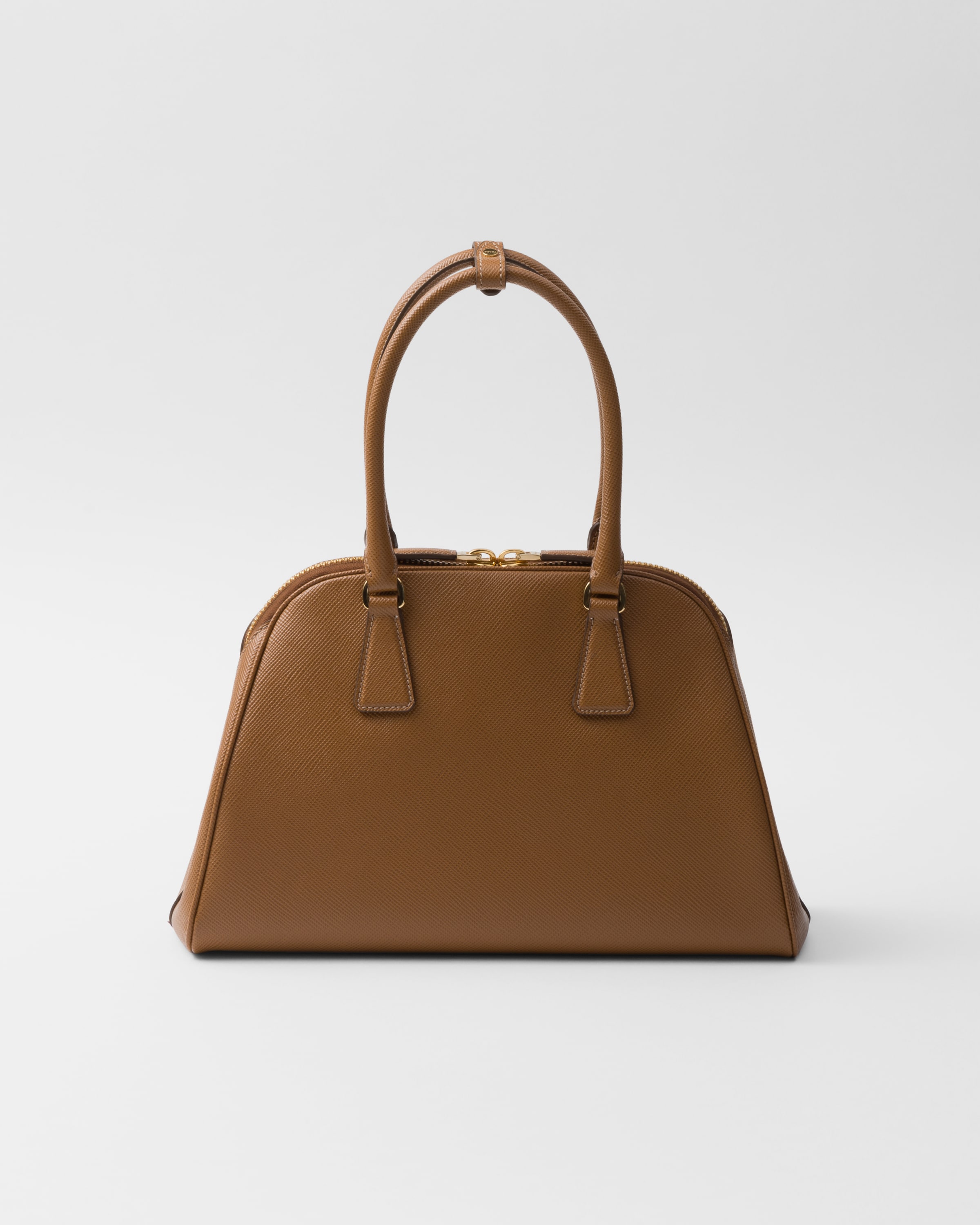 Shop Prada Medium Tasche Aus Saffiano-leder In Caramel