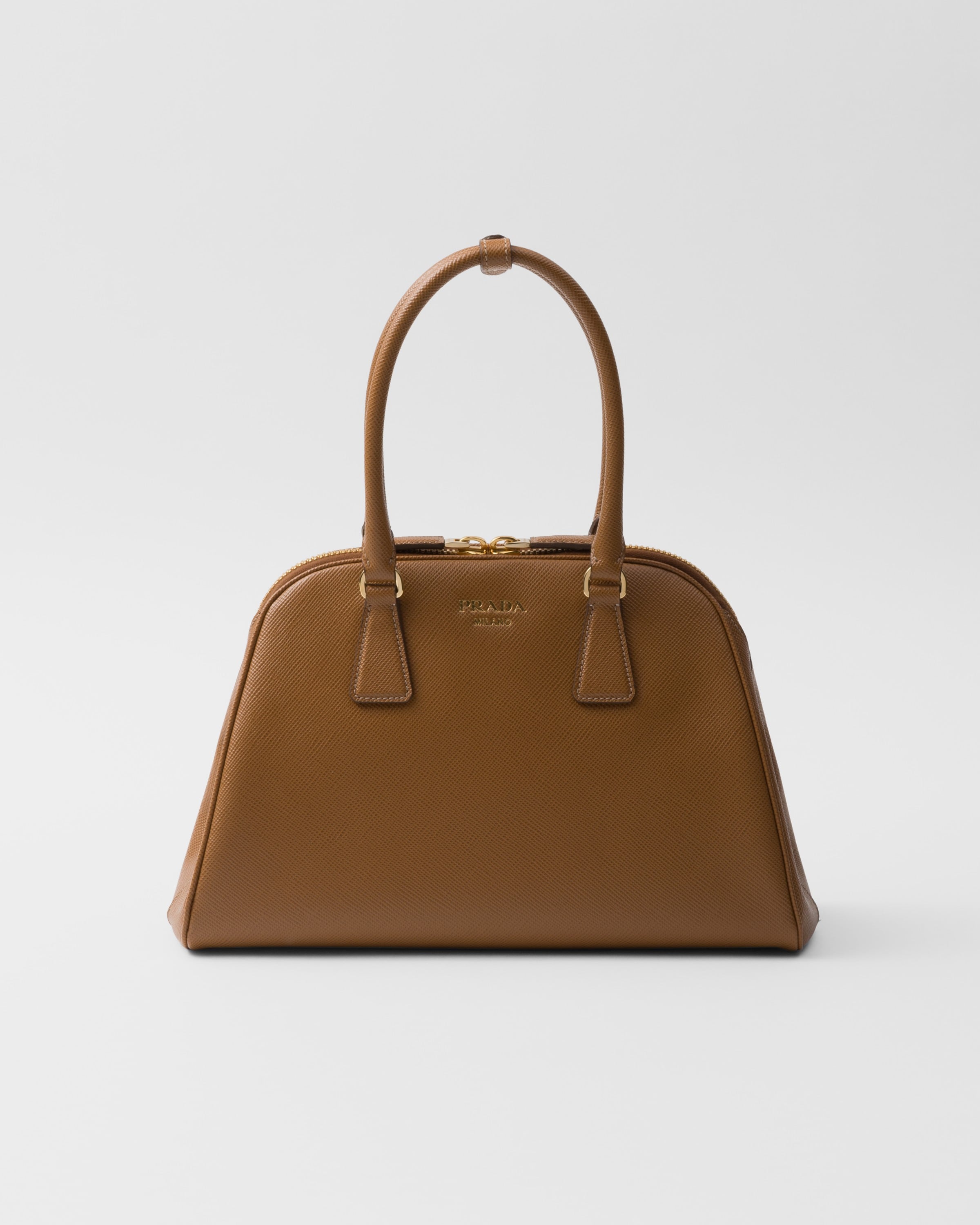 Shop Prada Medium Tasche Aus Saffiano-leder In Caramel