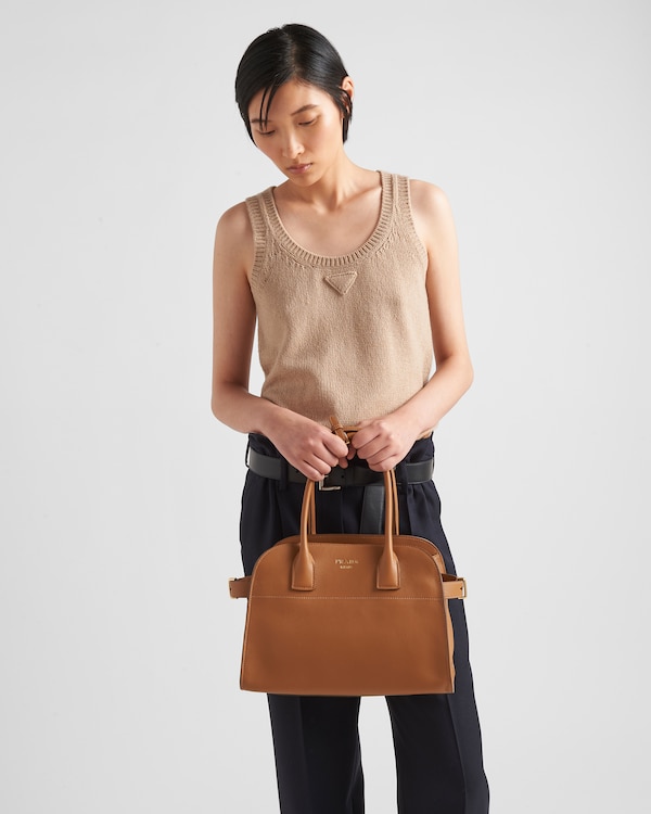 حقيبة تسوّق من الجلد متوسطة حقيبة تسوّق من الجلد متوسطة