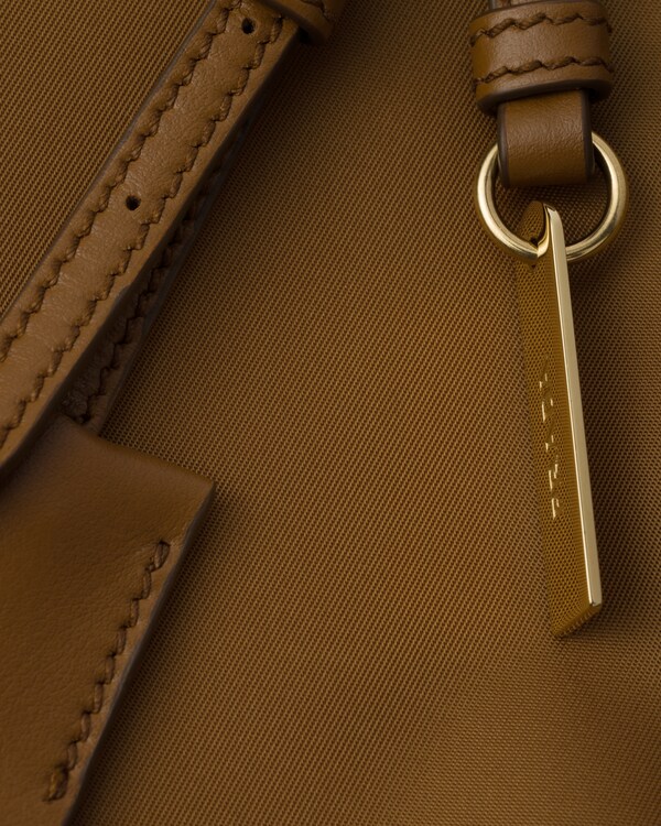 Grand cabas en Re-Nylon et cuir Grand cabas en Re-Nylon et cuir