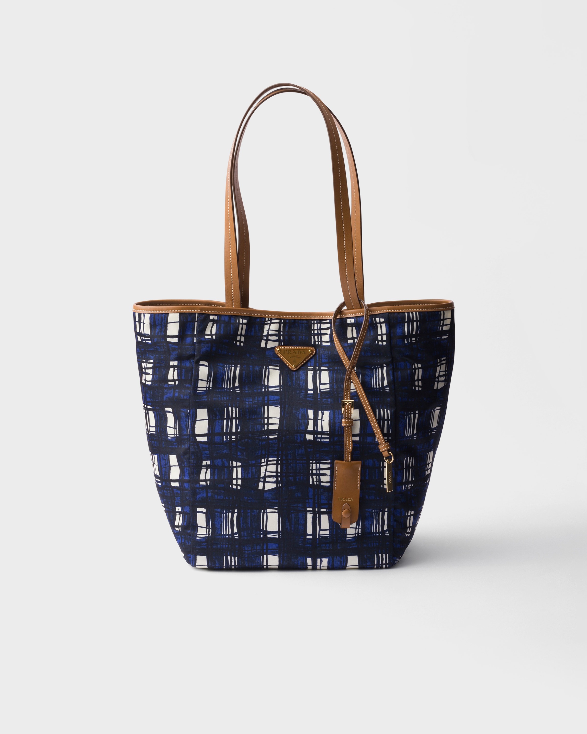 50代女性に人気のナイロンバッグブランド｜PRADA（プラダ）