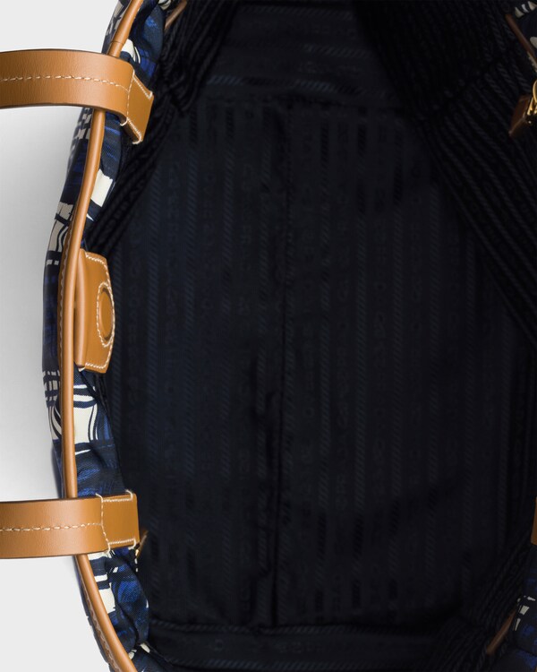 ミディアム プリントRe-Nylon トートバッグ - ネイビー/キャメル ミディアム プリントRe-Nylon トートバッグ - ネイビー/キャメル