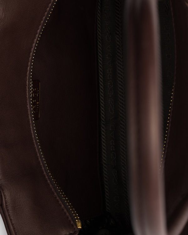 プラダ エクスプローラ ミディアム ナッパレザー トートバッグ プラダ エクスプローラ ミディアム ナッパレザー トートバッグ