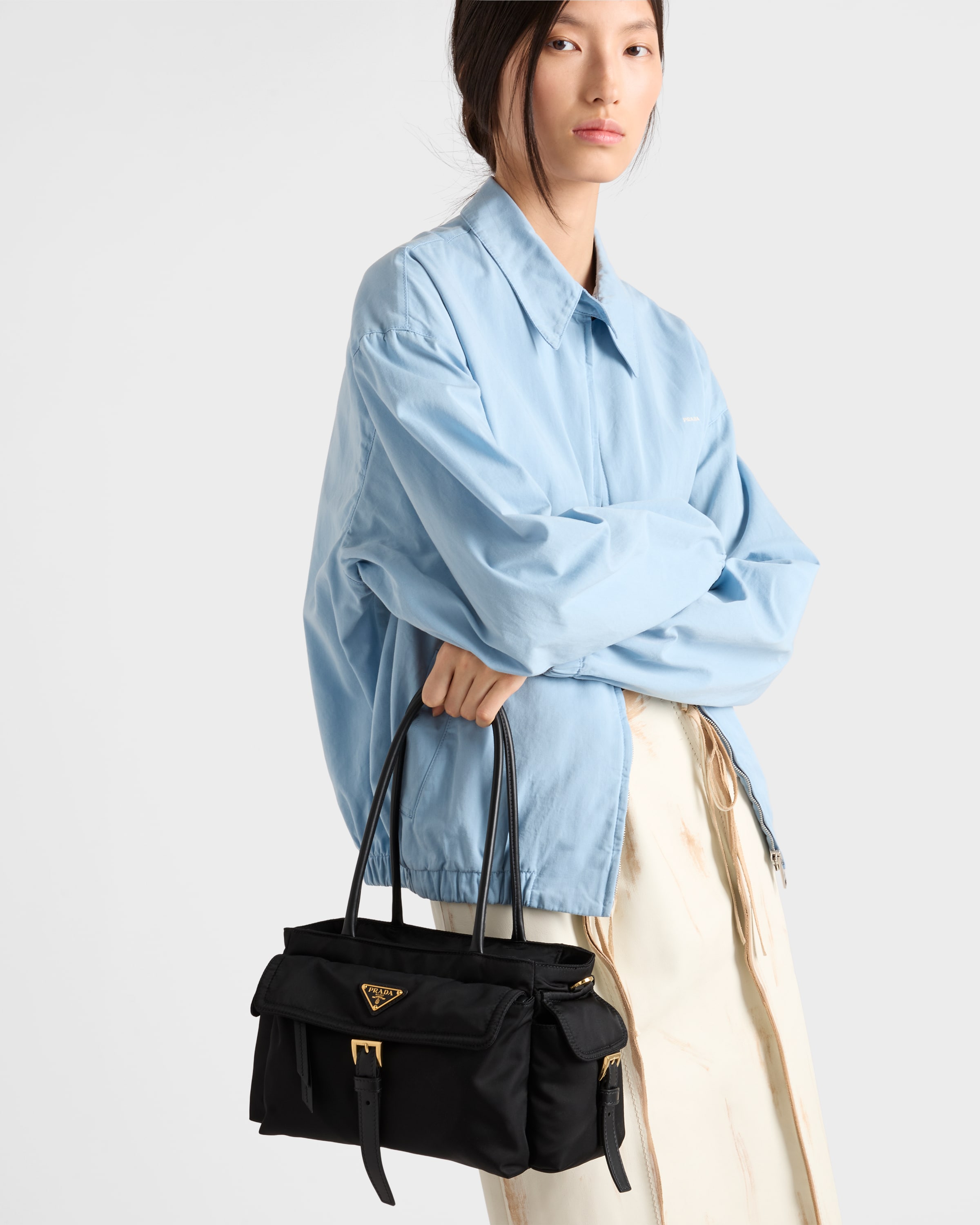 ブラック プラダ エクスプローラ ミディアム Re-Nylon xレザー