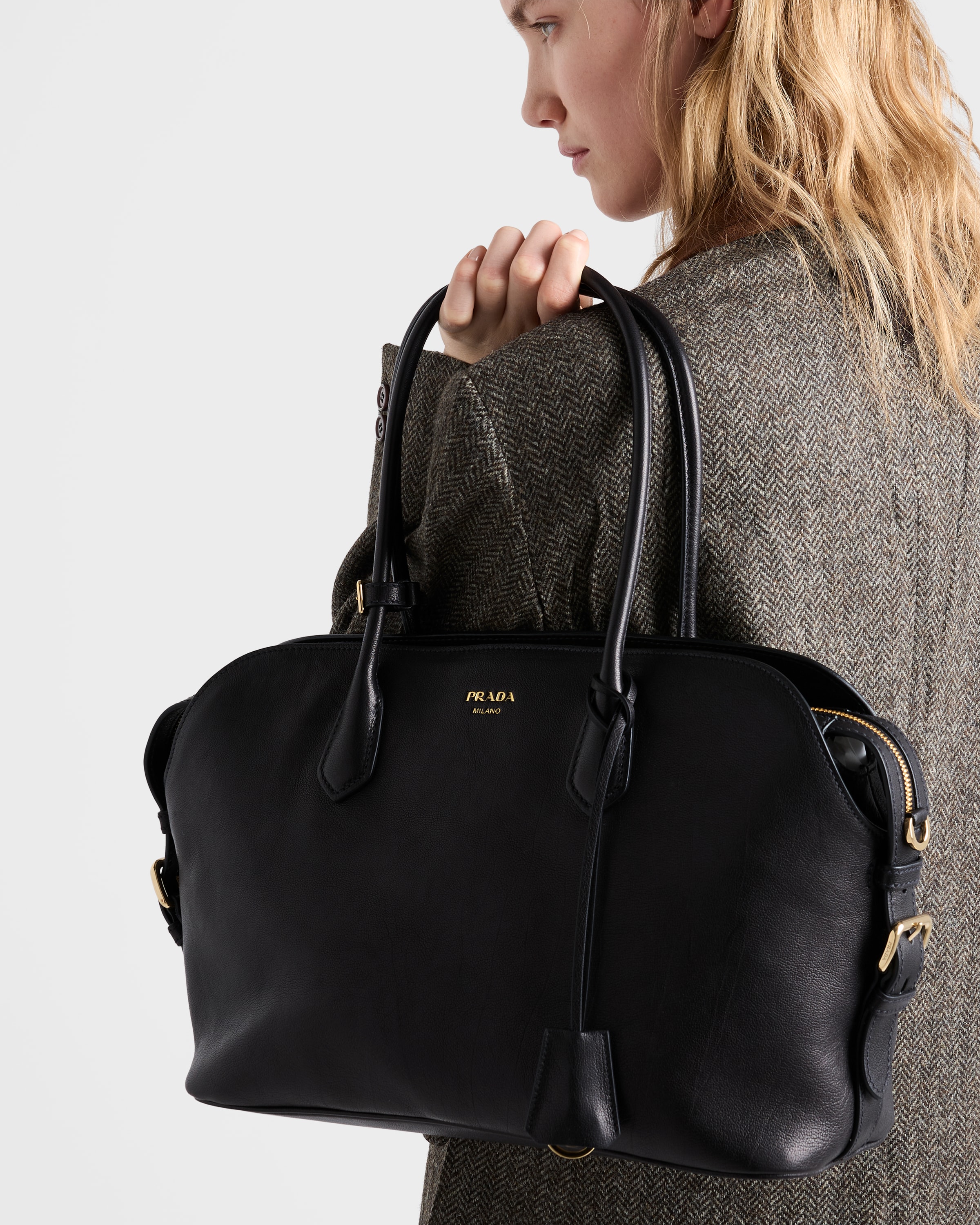 ブラック ラージ レザー トートバッグ | PRADA