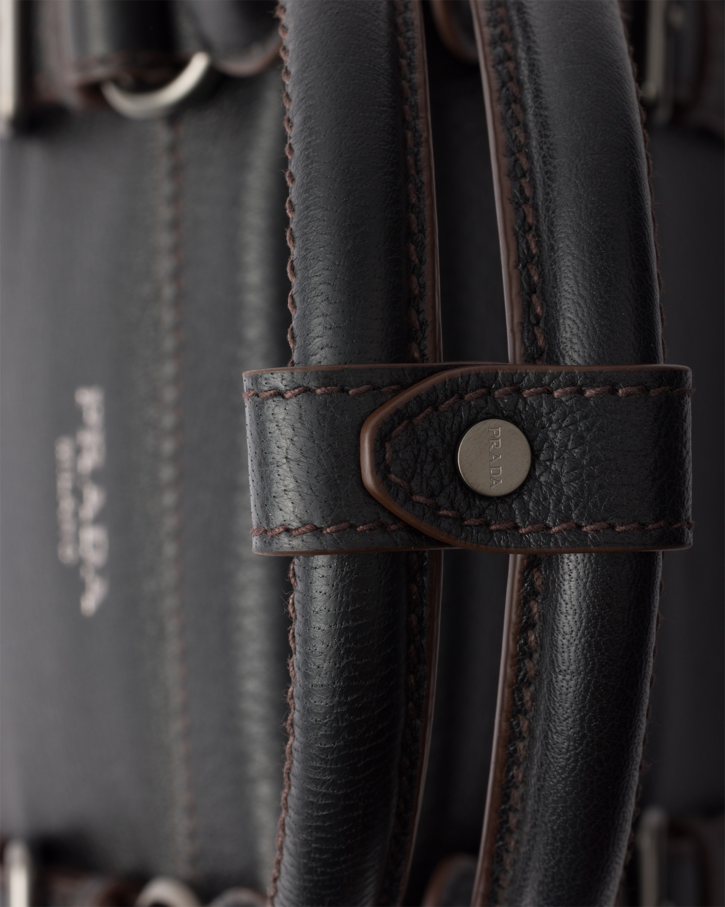 フローライトダリアブラジャー&amp;Tバック、ブラック SAC DE JOUR IN SUPPLE GRAINED LEATHER - BABY in Black | Saint