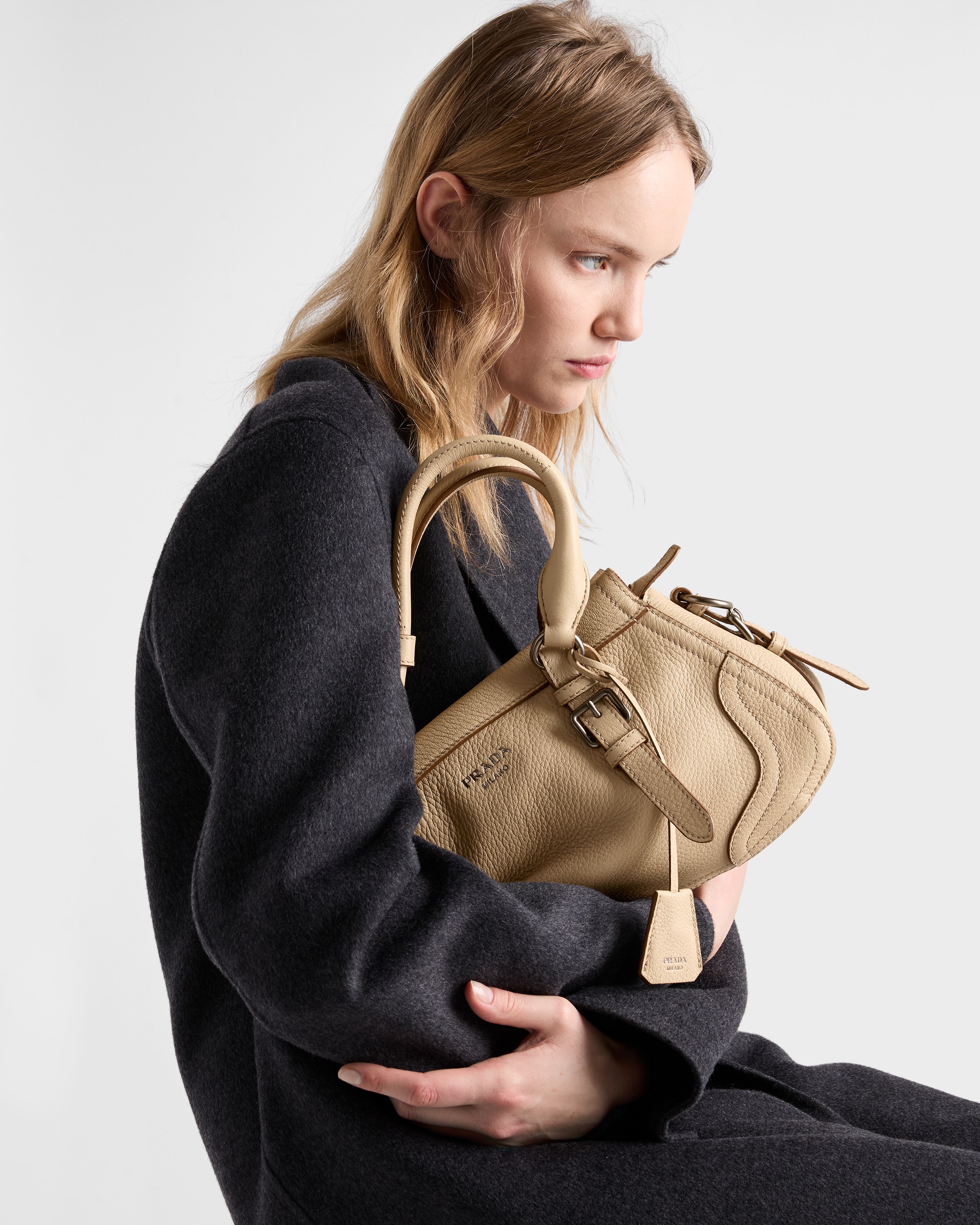 サンドベージュ ラージ レザー トートバッグ | PRADA