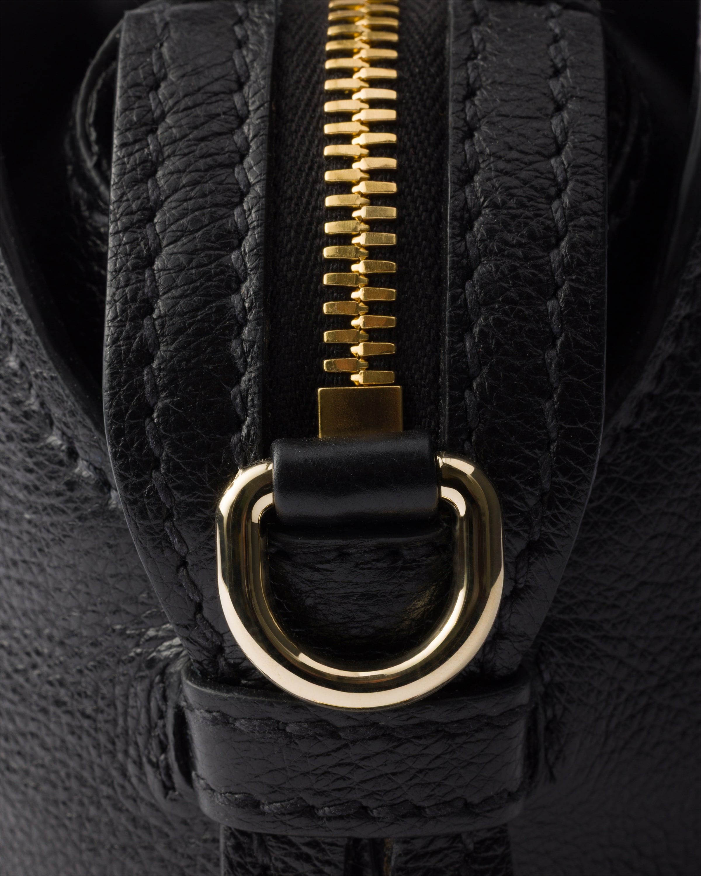 ブラック プラダ シニェ ミディアム レザー トートバッグ | PRADA - 日本