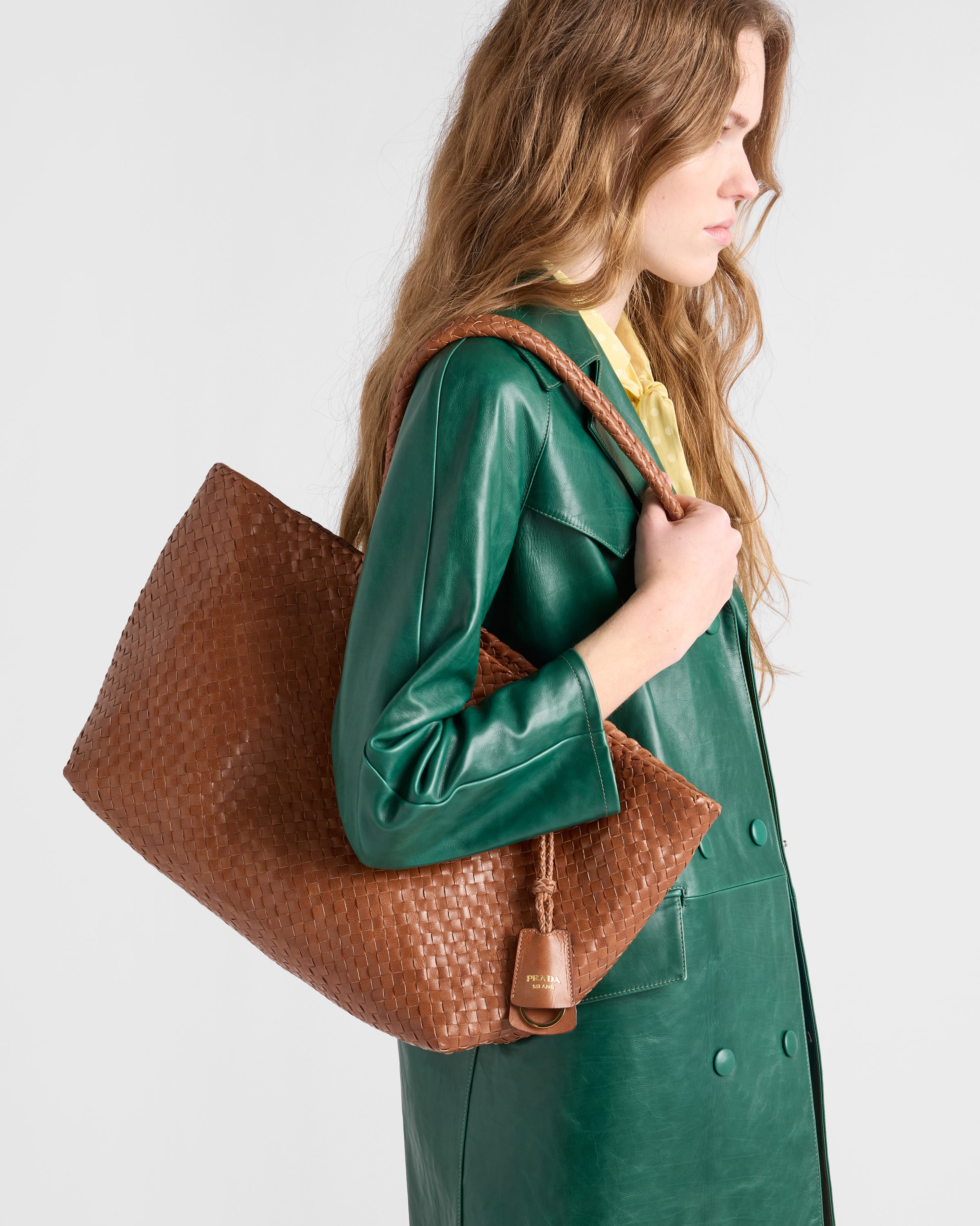 希少 PRADA ブラウン レザー トートバッグ PRADA（プラダ） パテントレザー トートバッグ - ブラウン レディース