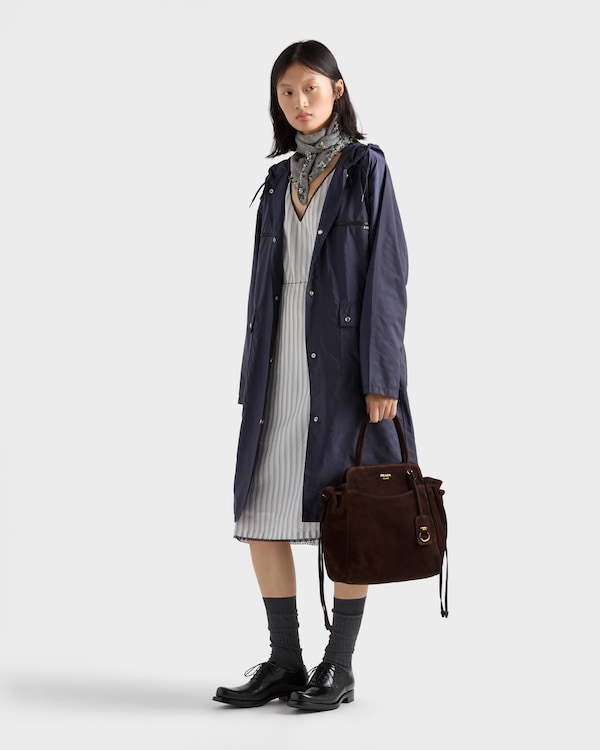 Sac Prada Carry moyen en veau velours - Marron Foncé Sac Prada Carry moyen en veau velours - Marron Foncé
