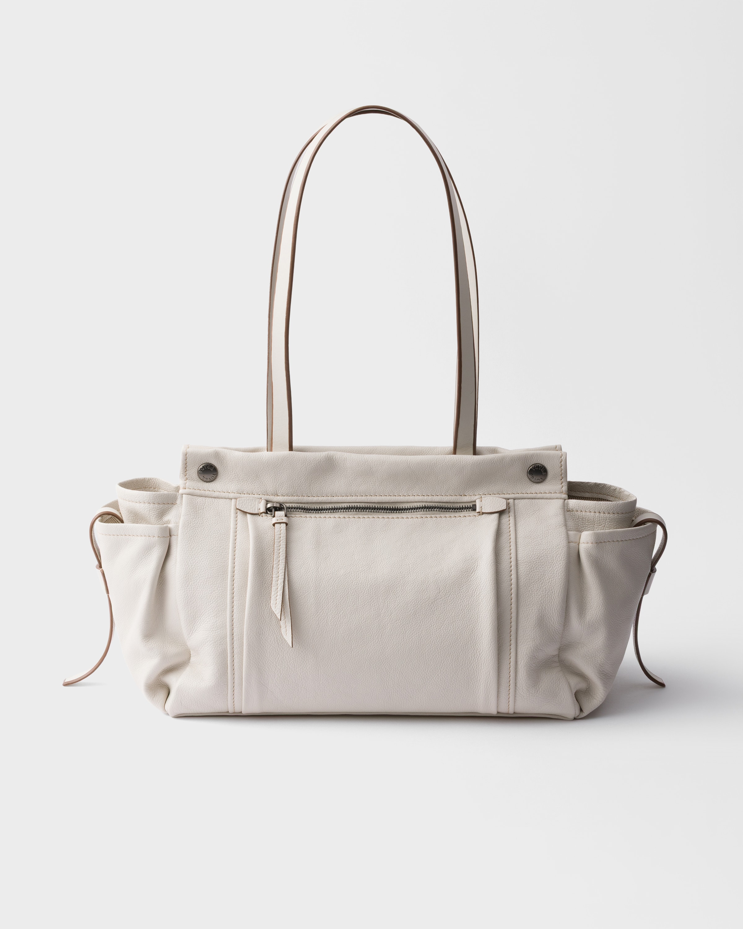 チョークホワイト プラダ ルート ラージ レザー トートバッグ | PRADA