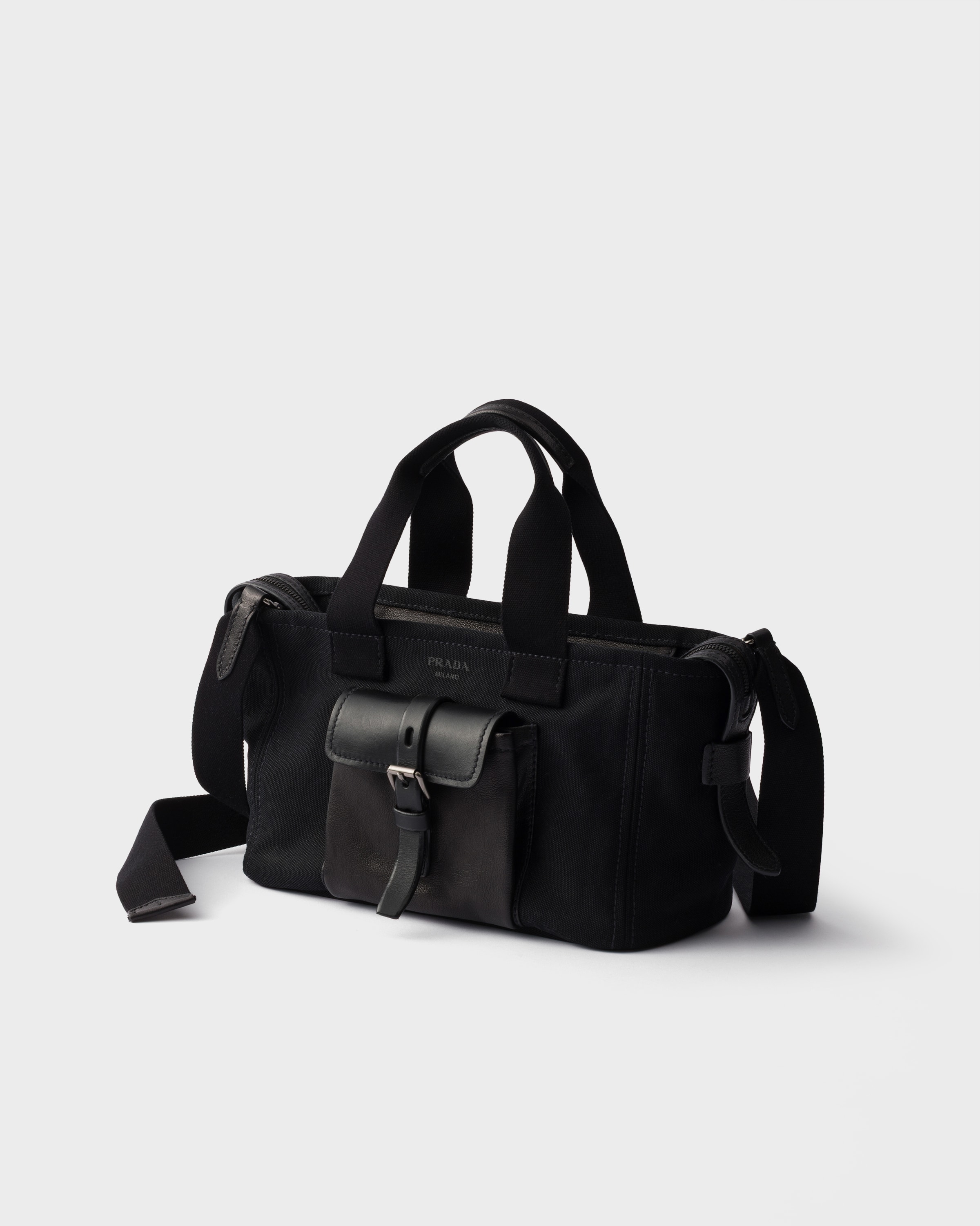 美しいプラックです⭐️とても軽く、収納力抜群⭐️PRADAトートバッグ、未使用品 ブラック プラダ ルート ミディアム キャンバスxレザー トートバッグ
