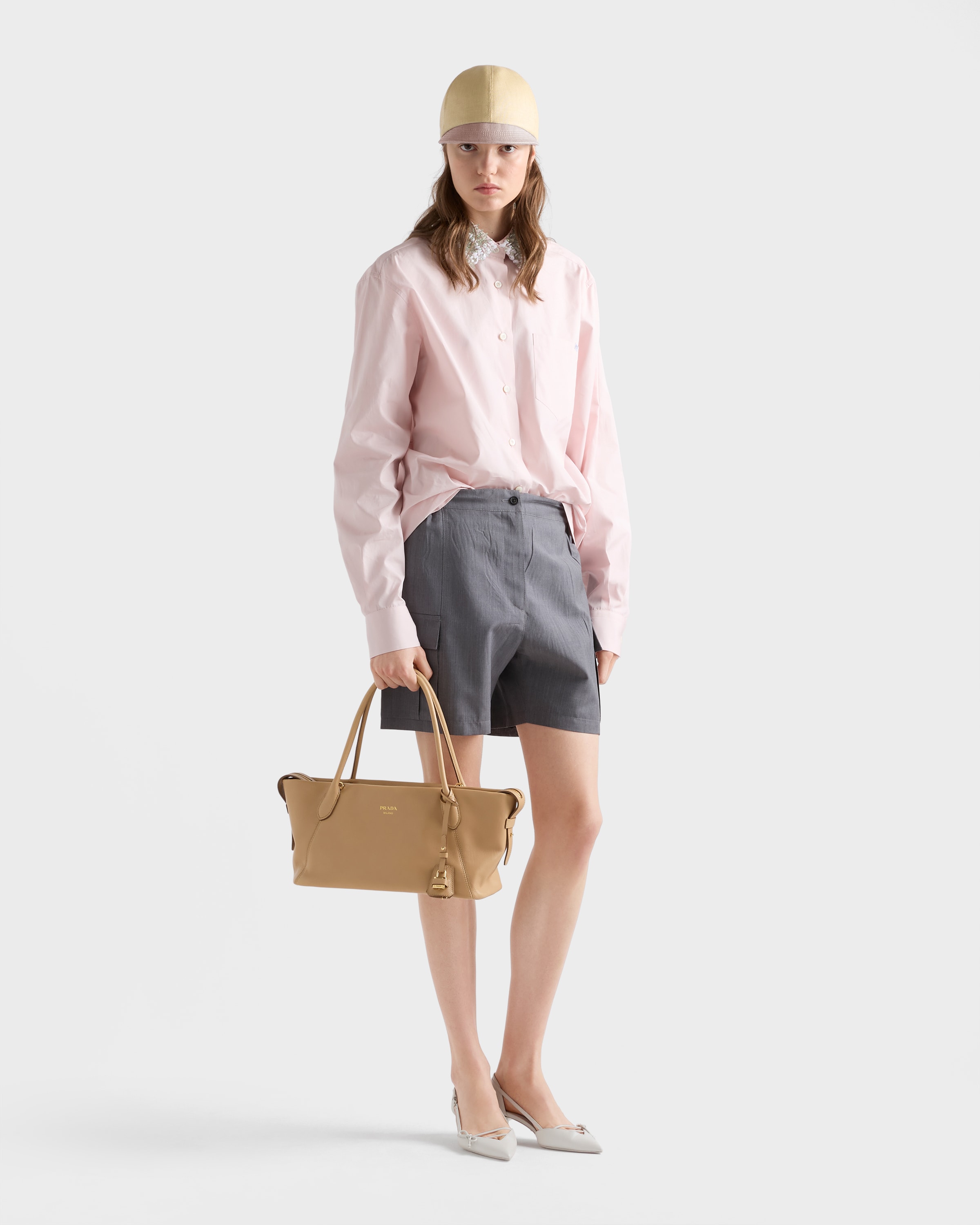 PRADA ベージュ レザー トートバッグ サンドベージュ ラージ レザー トートバッグ | PRADA - 日本