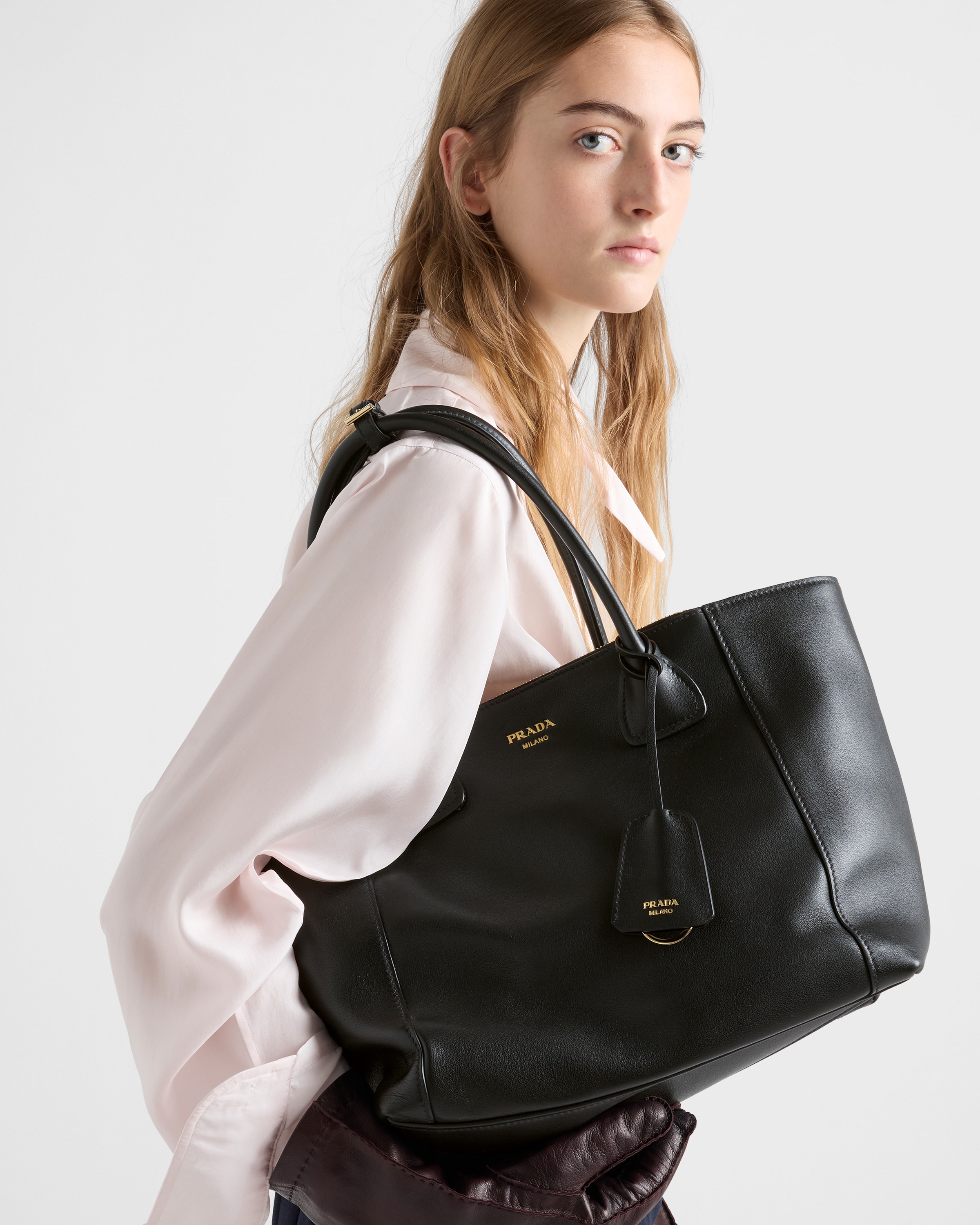 ブラック プラダ ノヴァ ラージ レザー トートバッグ | PRADA - 日本