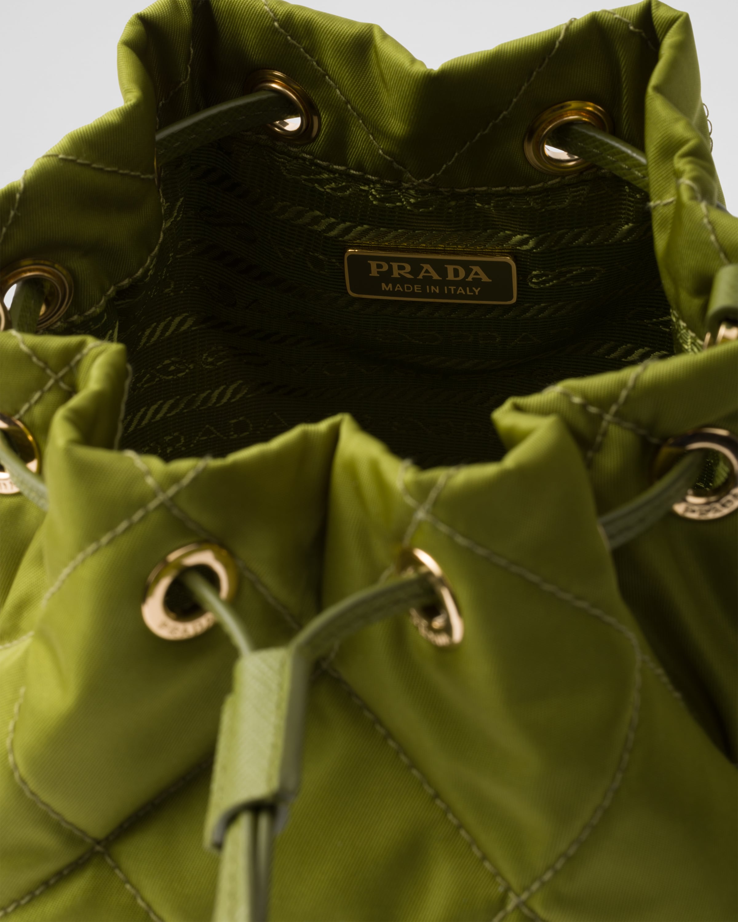 Prada Re-Edition 1995 Chaîne Schultertasche aus Re-Nylon