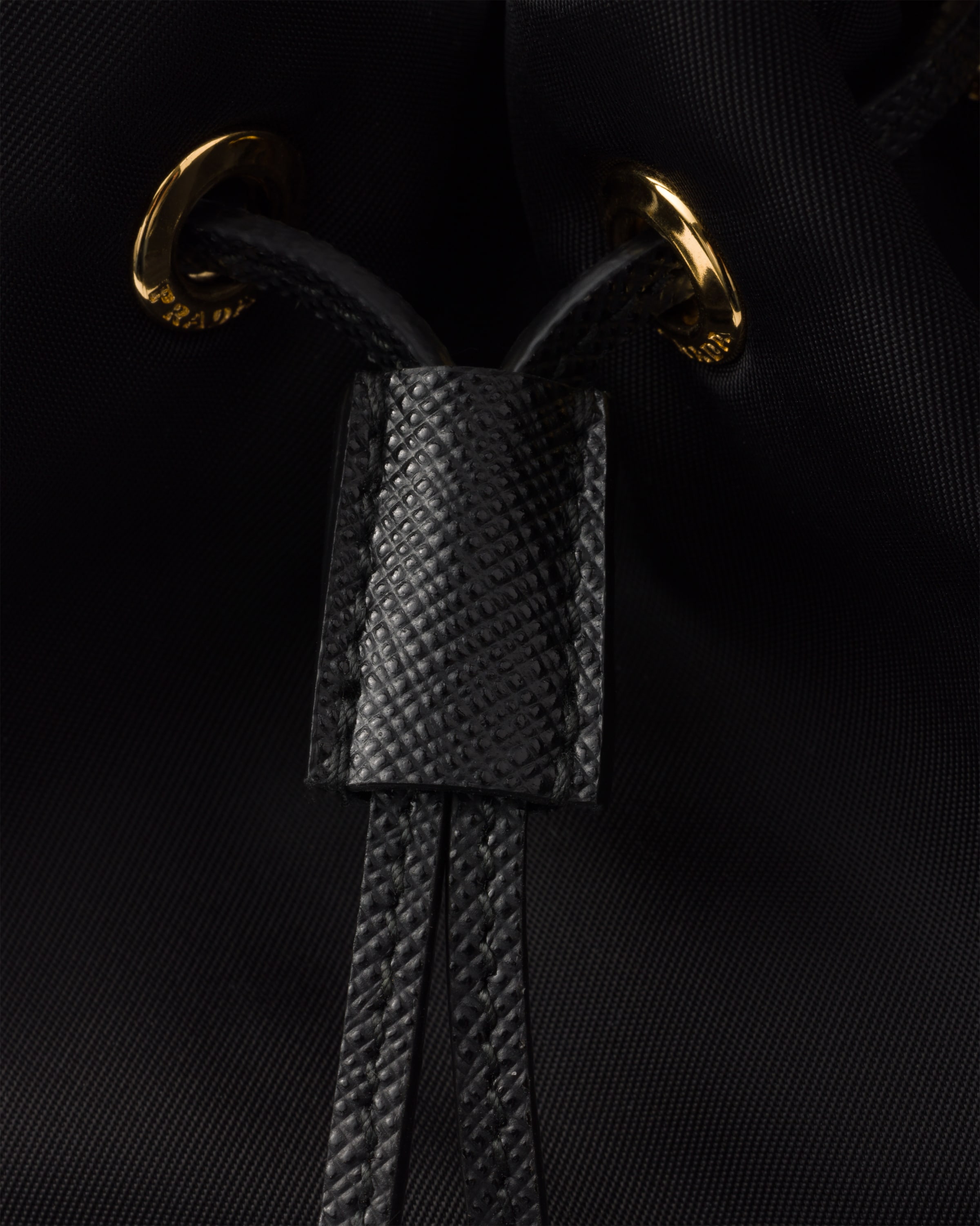 ブラック プラダ デュエット Re-Nylon バケットバッグ | PRADA