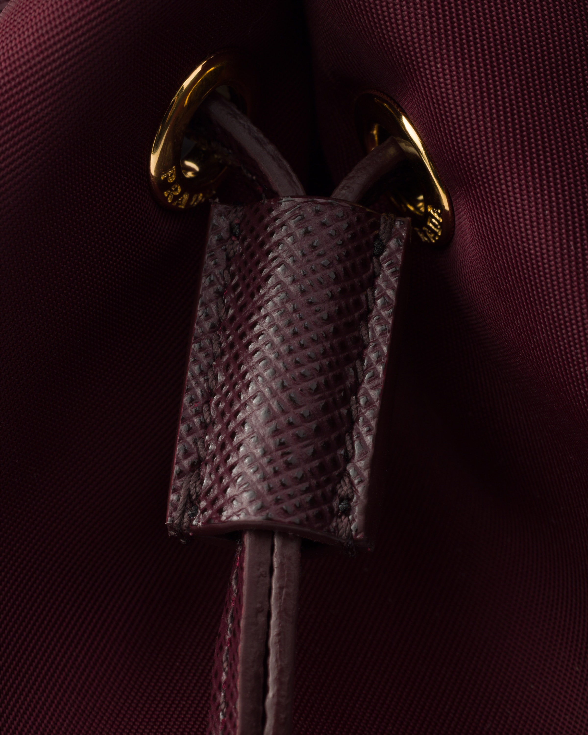 【関税&送料込】Prada Burgundy Re-Nylon Duet Bucket Bag Prada Re-Edition Re-Nylon Duet Mini Bucket Crossbody Bag