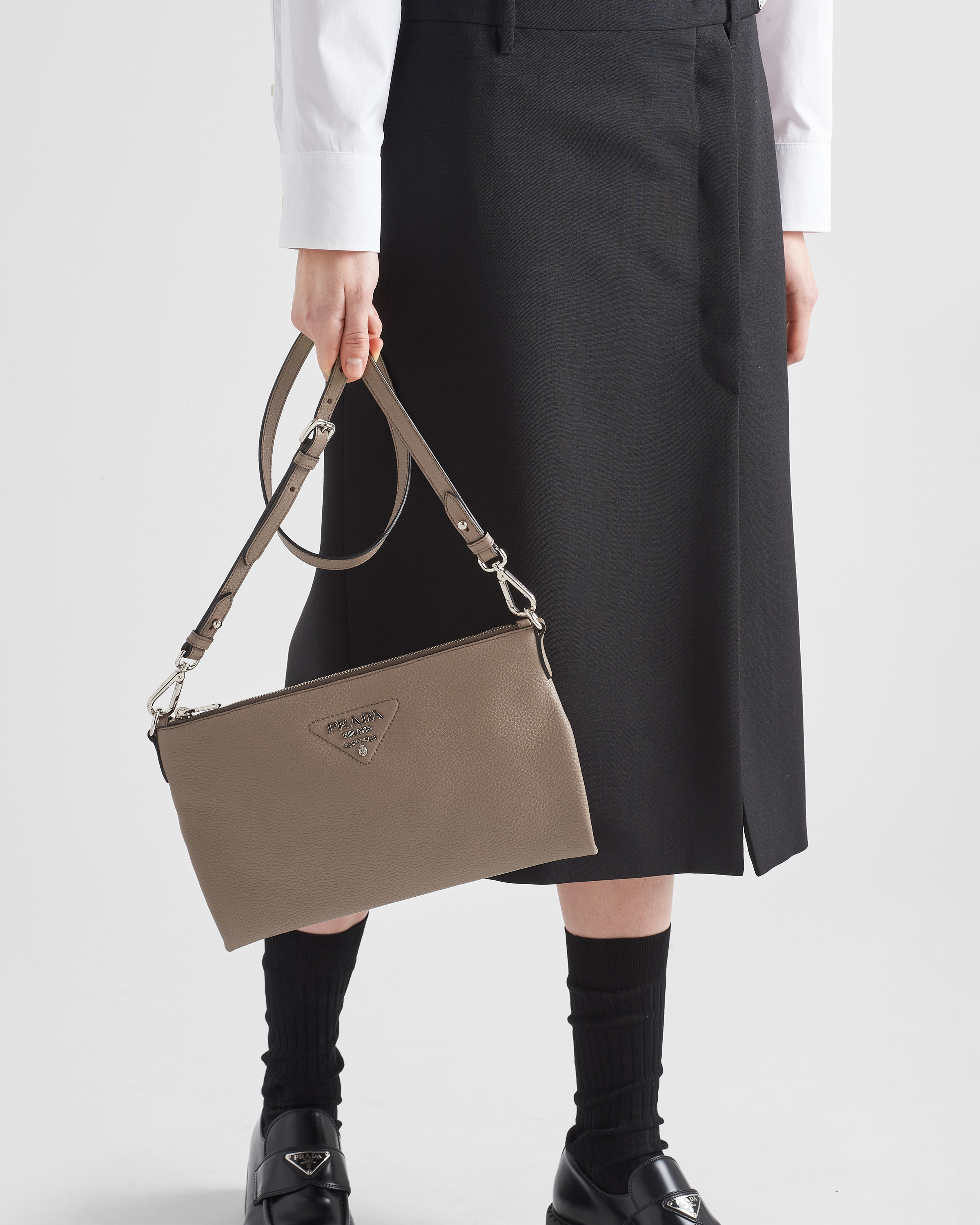 Prada حقيبة كتف من الجلد 7