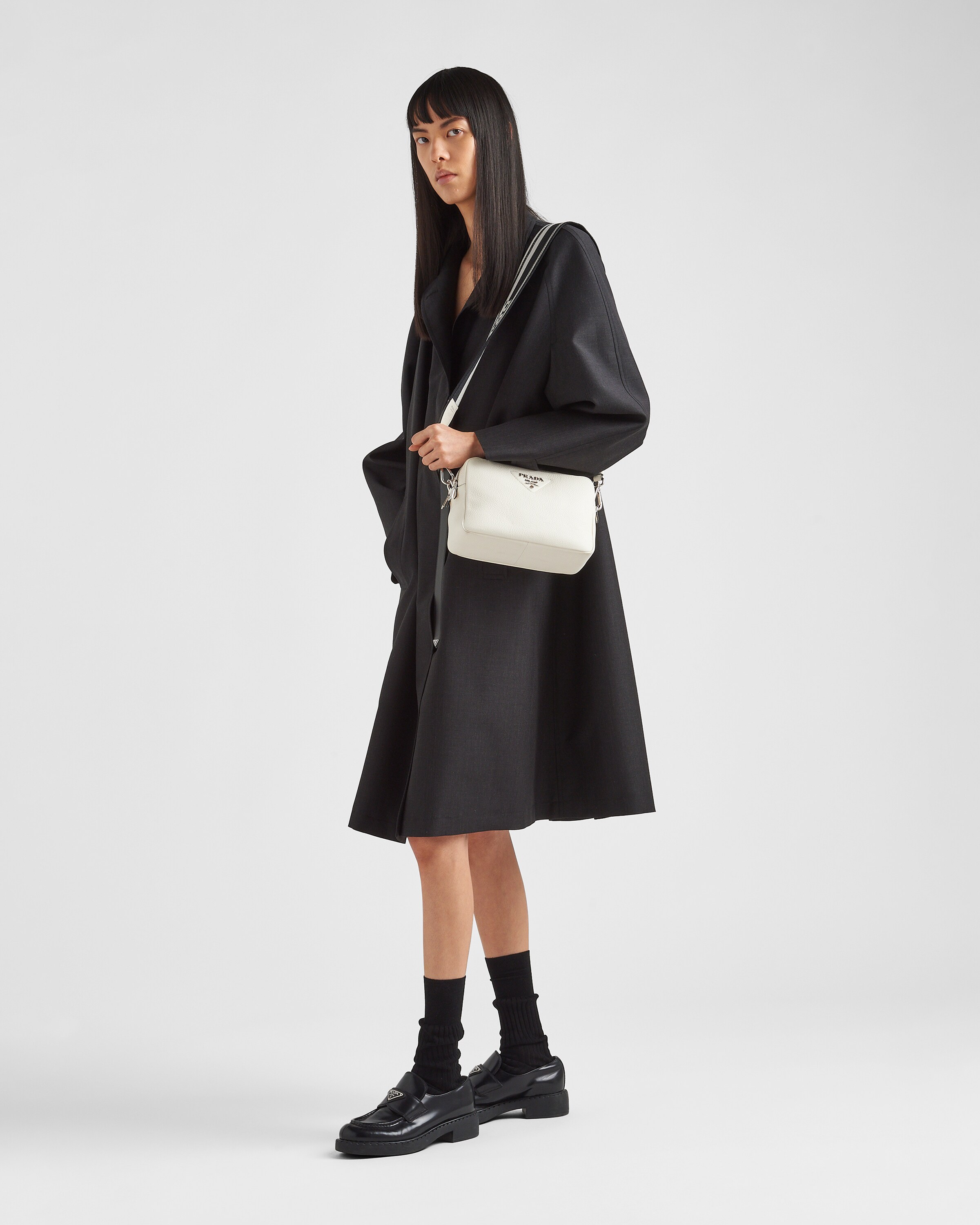 Prada حقيبة من الجلد بحزام كتف 7