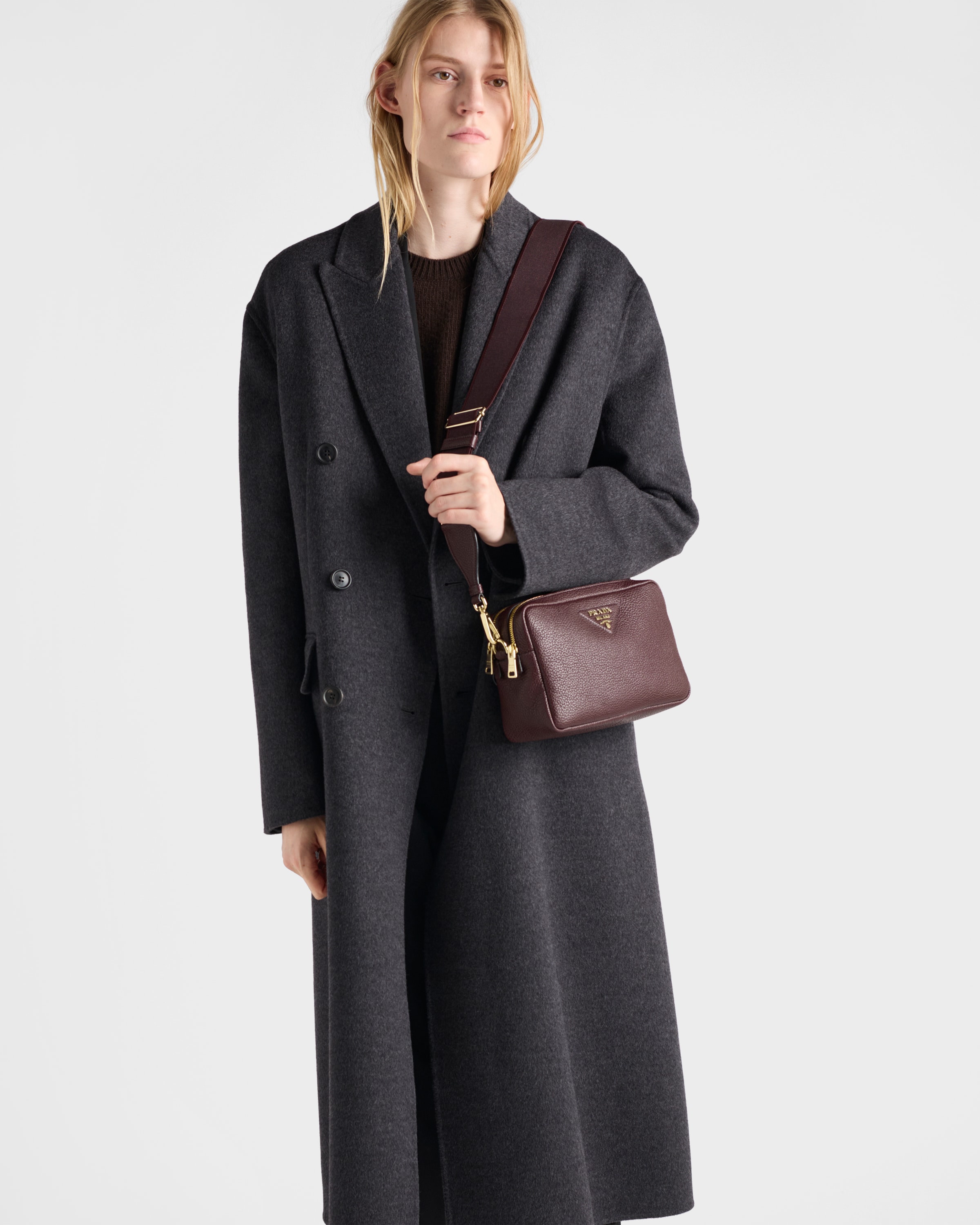 プラダ バーガンディ レザー ショルダーバッグ PRADA バーガンディ レザー ショルダーバッグ