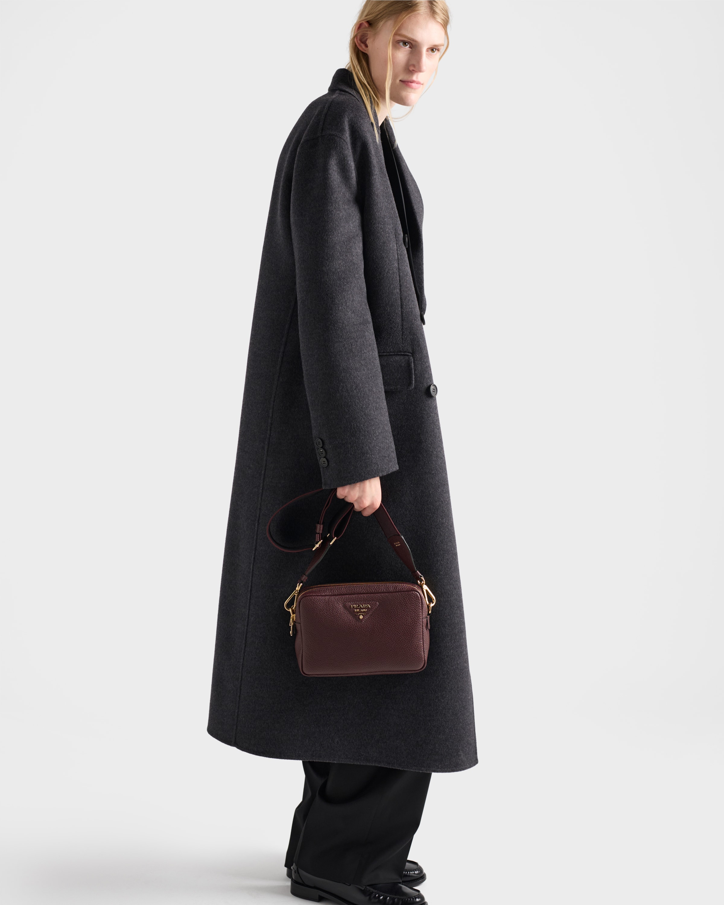 PRADA バーガンディ レザー ショルダーバッグ プラダ バーガンディ レザー ショルダーバッグ プラダ バーガンディ