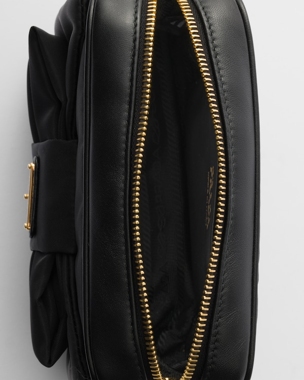 리본 장식 리나일론 및 나파 가죽 미니 숄더백 리본 장식 리나일론 및 나파 가죽 미니 숄더백