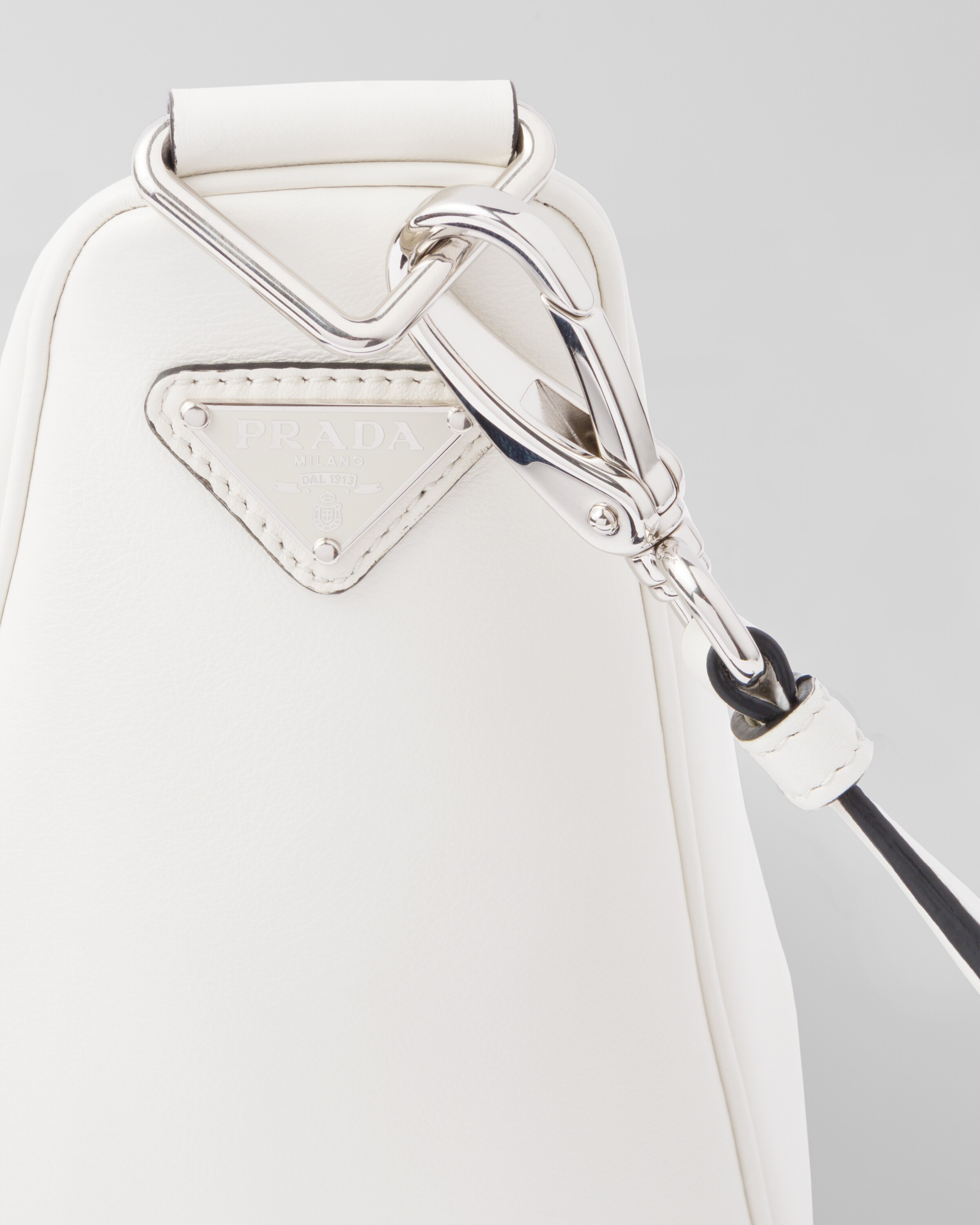 Prada حقيبة كتف Prada Triangle من الجلد 6