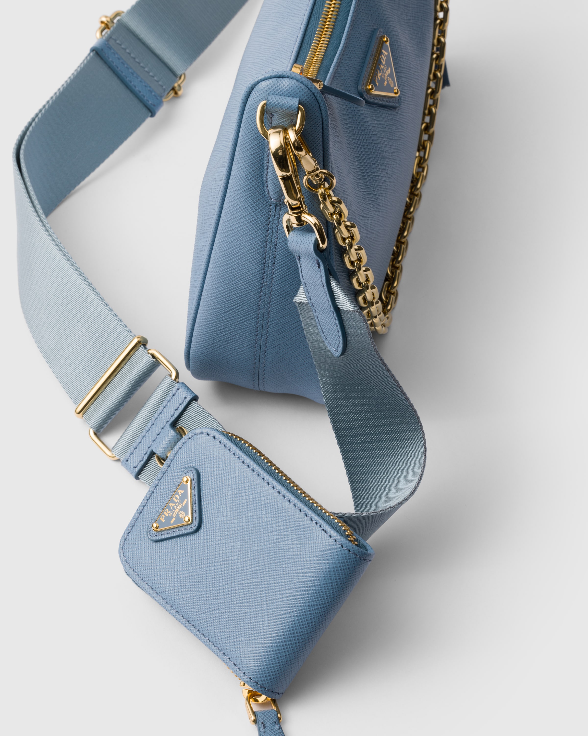 海外限定 Re-Edition 2005 サフィアーノレザー バッグ ブルー PRADA プラダ Re-Edition 2005 サフィアーノレザー バッグ