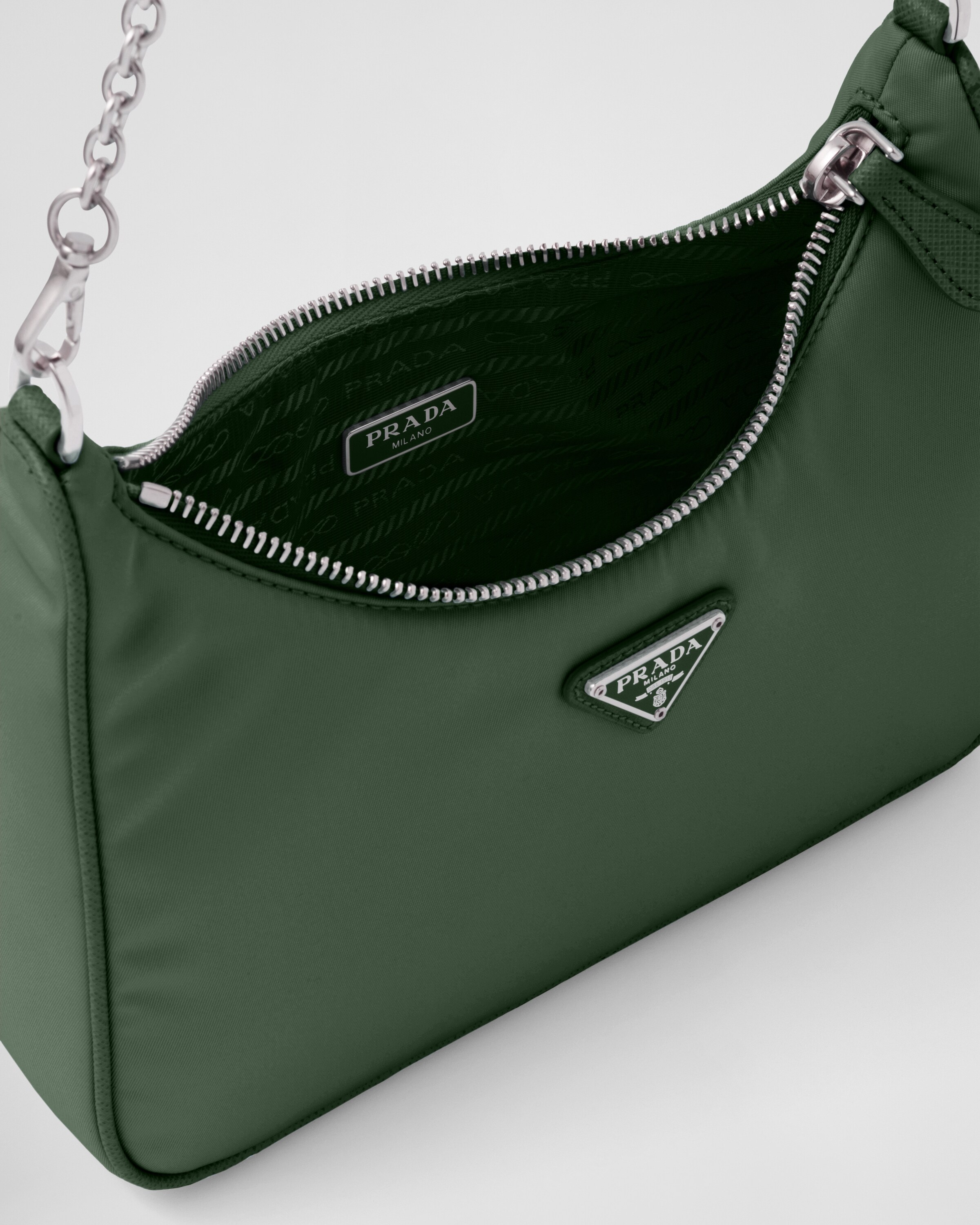 Prada حقيبة Prada Re\u002Dedition 2005 من قماش Re\u002DNylon 5