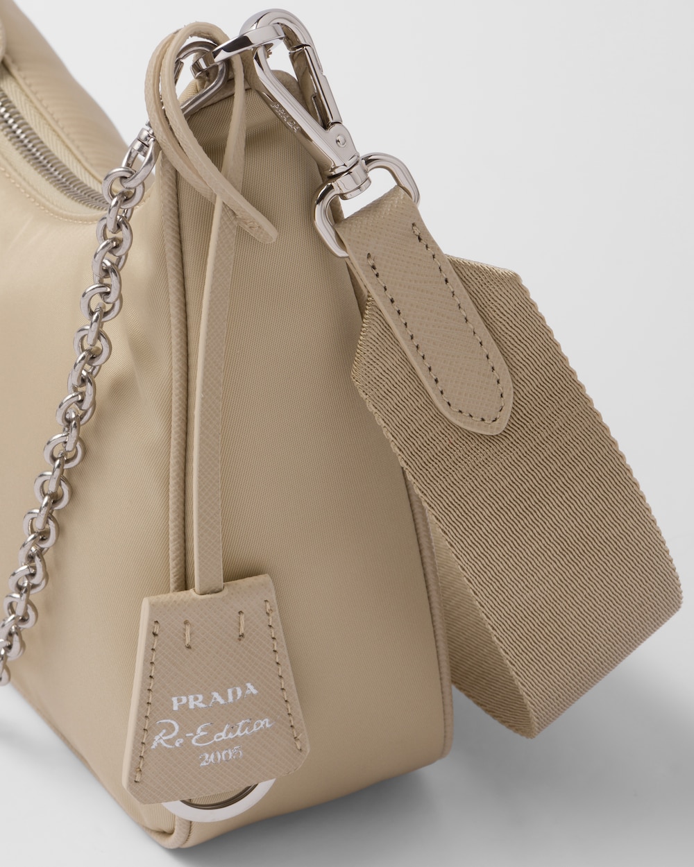 prada nylon bolsa with gold chain