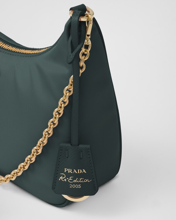 حقيبة Prada Re-Edition 2005 من قماش Re-Nylon حقيبة Prada Re-Edition 2005 من قماش Re-Nylon
