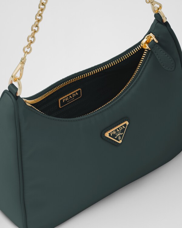 حقيبة Prada Re-Edition 2005 من قماش Re-Nylon حقيبة Prada Re-Edition 2005 من قماش Re-Nylon