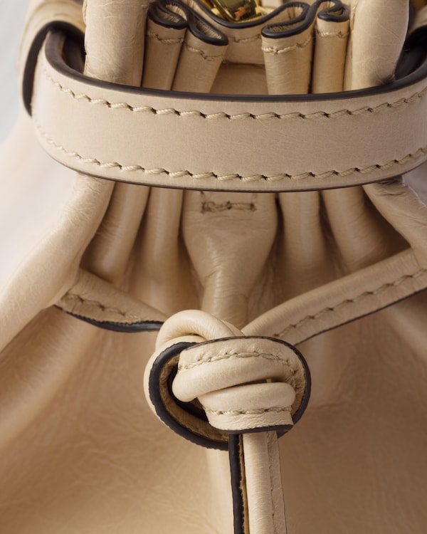 Prada Bonnie حقيبة كتف صغيرة من الجلد Prada Bonnie حقيبة كتف صغيرة من الجلد