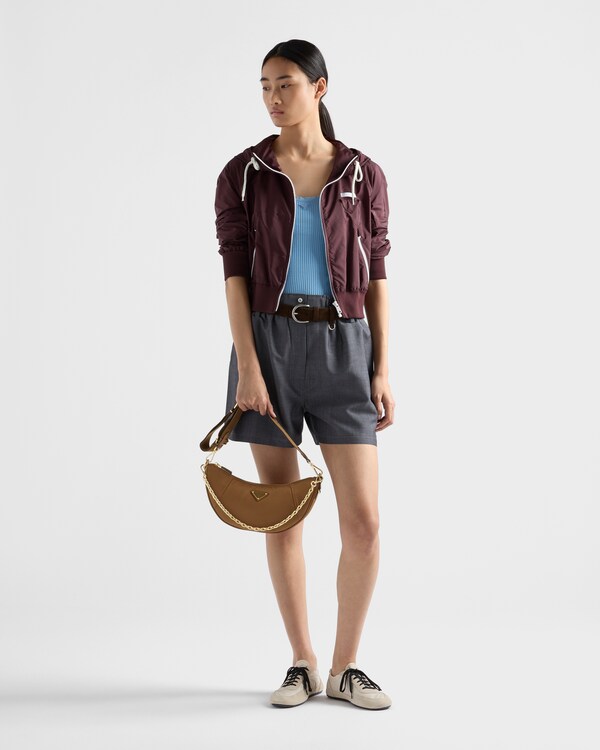 Bolsa de ombro Prada Demi-lune em Re-Nylon Bolsa de ombro Prada Demi-lune em Re-Nylon