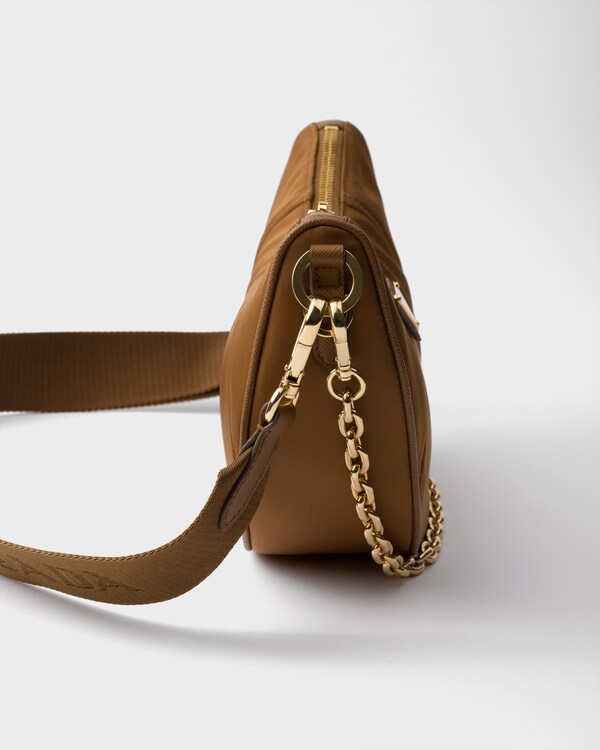 Bolsa de ombro Prada Demi-lune em Re-Nylon Bolsa de ombro Prada Demi-lune em Re-Nylon