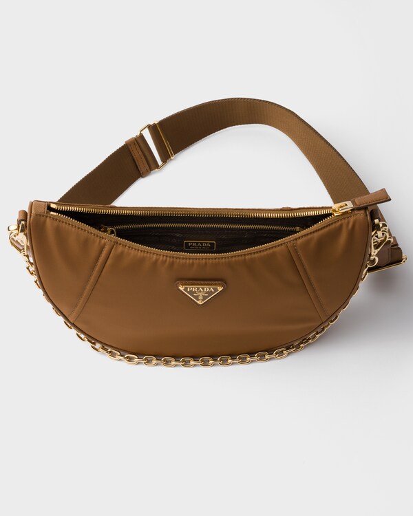 Bolsa de ombro Prada Demi-lune em Re-Nylon Bolsa de ombro Prada Demi-lune em Re-Nylon