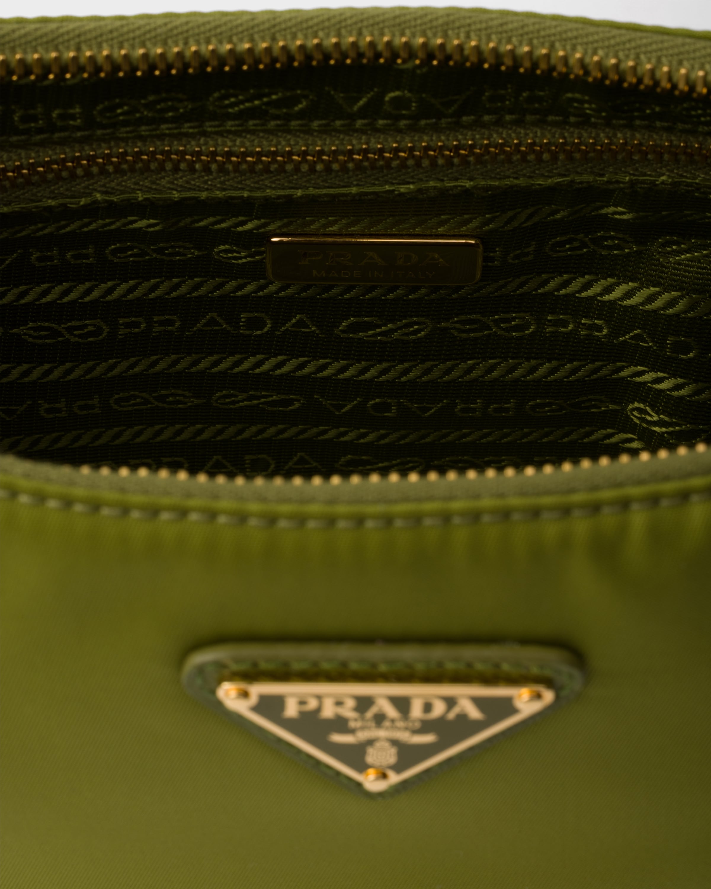 PRADA プラダ ナイロン ショルダーバッグ グリーン オリーブ