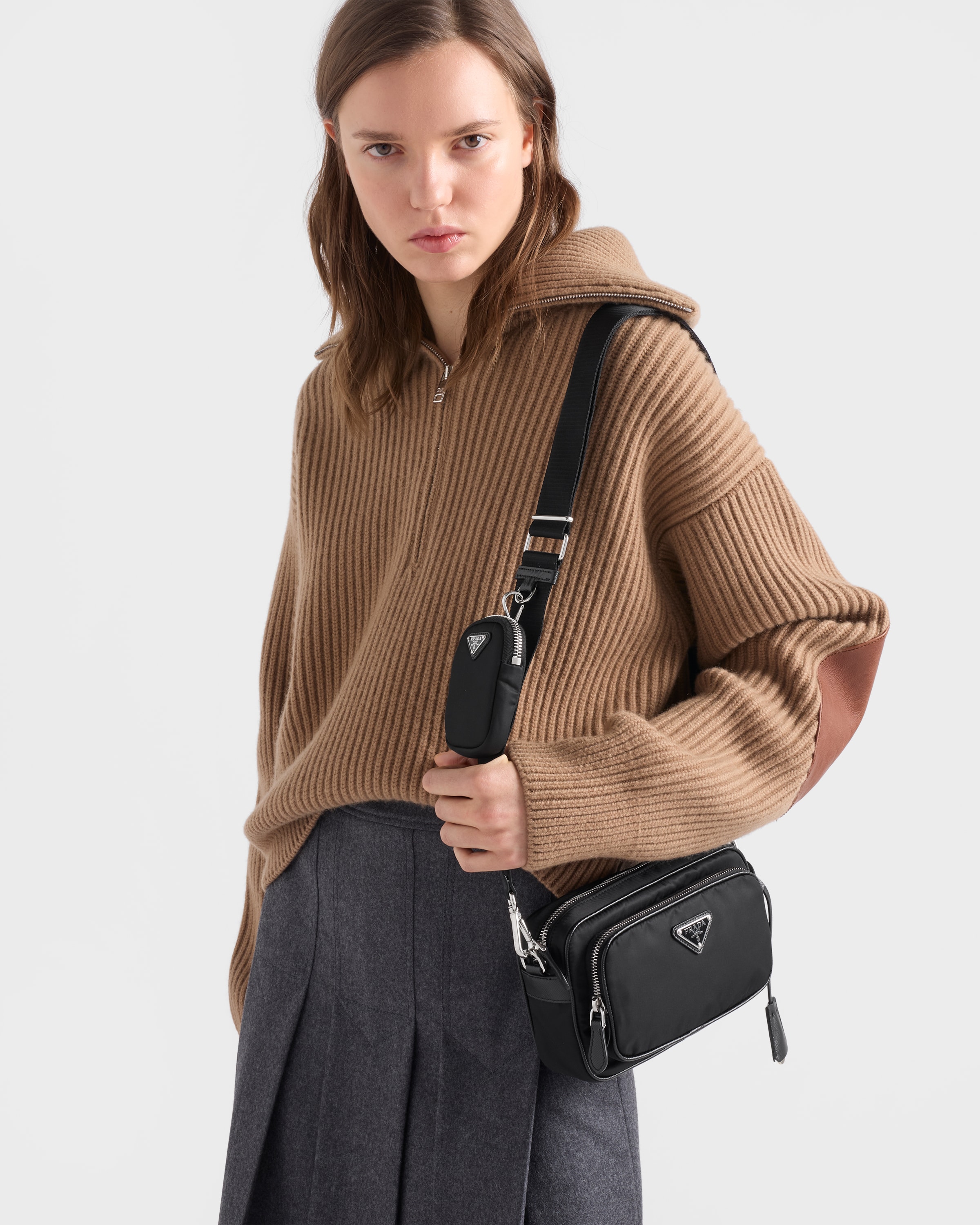 PRADA ブラックショルダーバッグ PRADA ブラック ショルダーバッグ