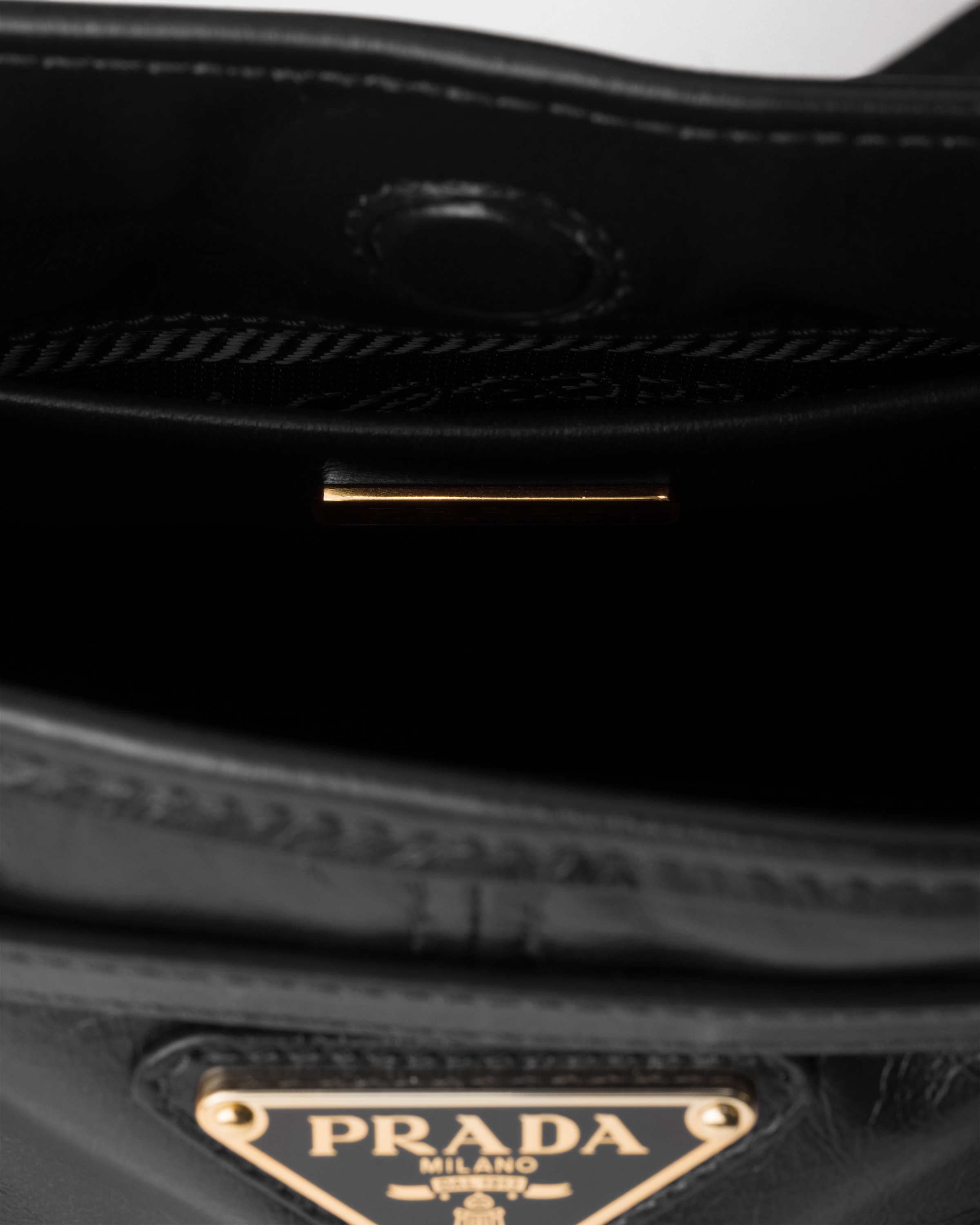 Prada Bonnie Mini-Schultertasche aus Leder